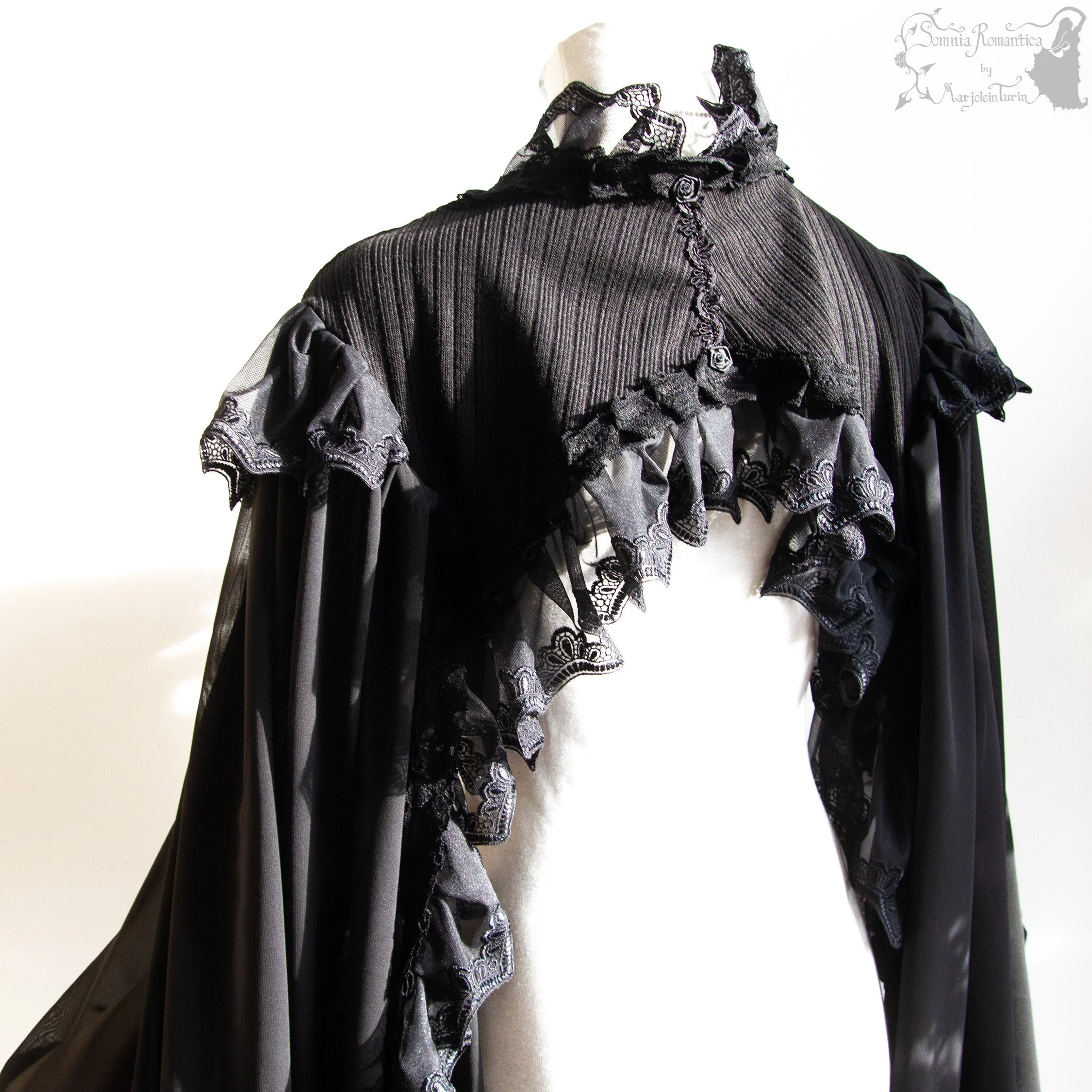 somnia-romantica-2609SHLBK42-2026-09-sep-15-02.jpg