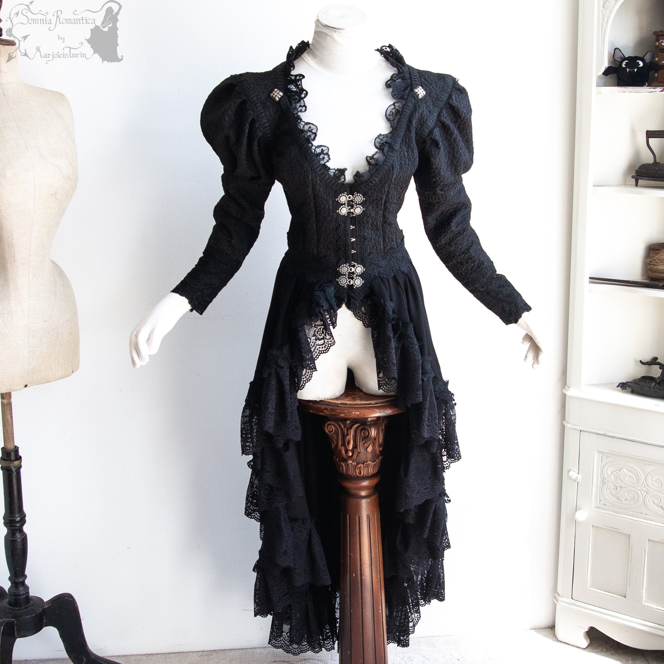 Robe black jacquard, wide skirt,  S-M, pre-loved Somnia Romantica 2026