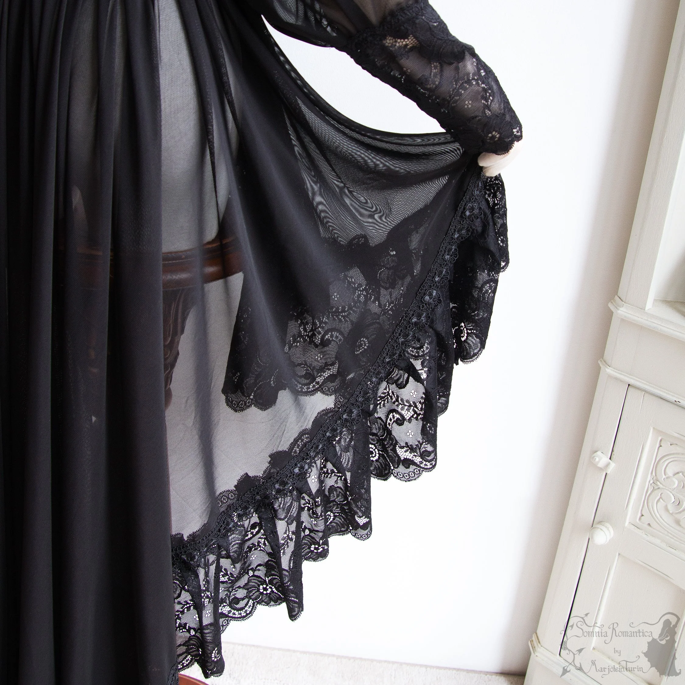 2605ODLBK37-somnia-romantica-marjolein-turin-2025-05-may-12-02.jpg