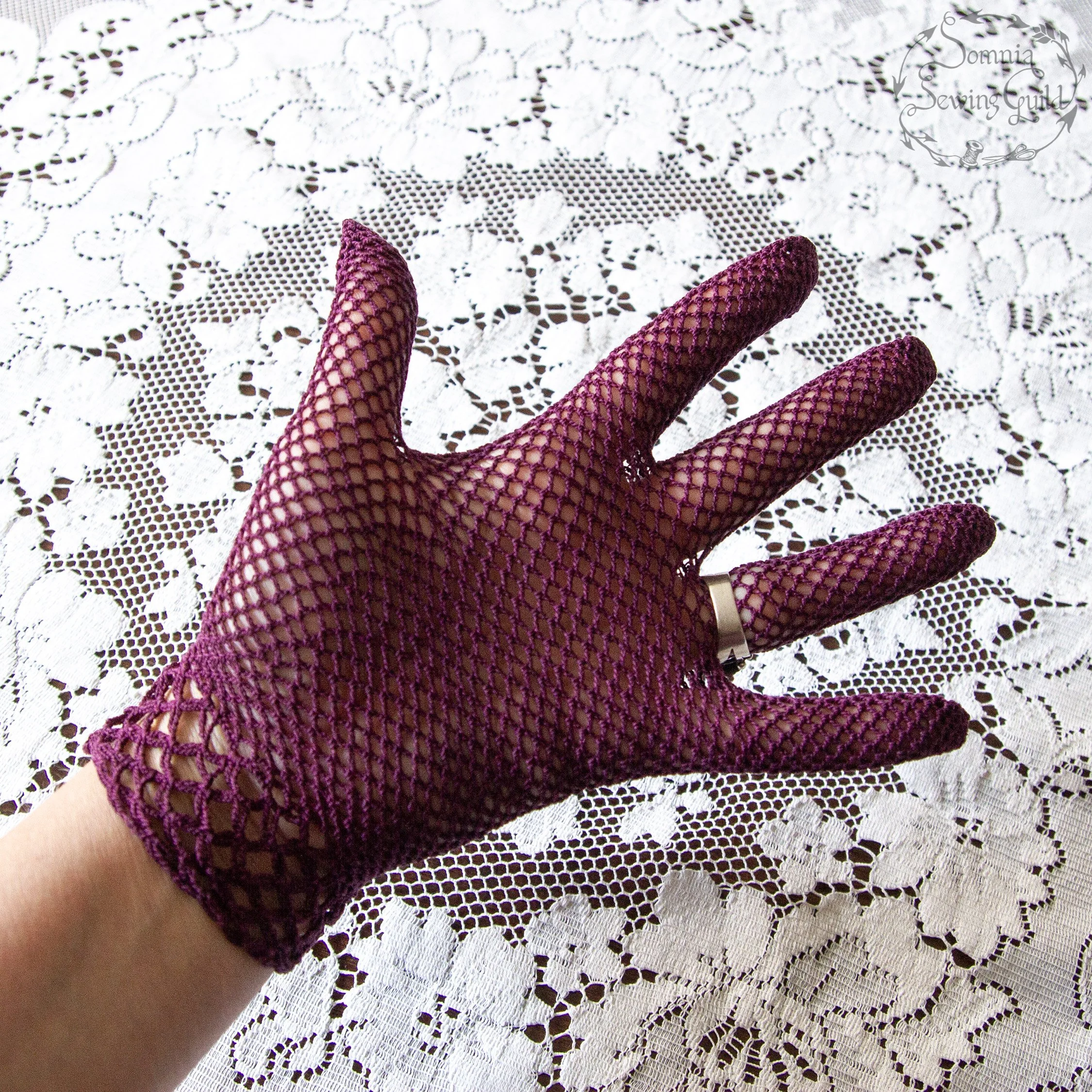 somnia-sewing-guild-gloves-vintage-purple-010-26-08-07-12.jpg