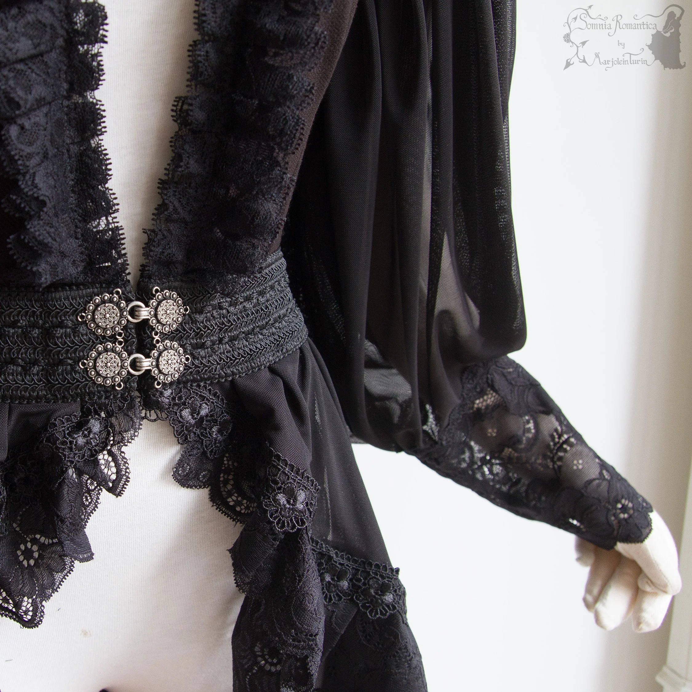 2605ODLBK37-somnia-romantica-marjolein-turin-2025-05-may-12-03.jpg