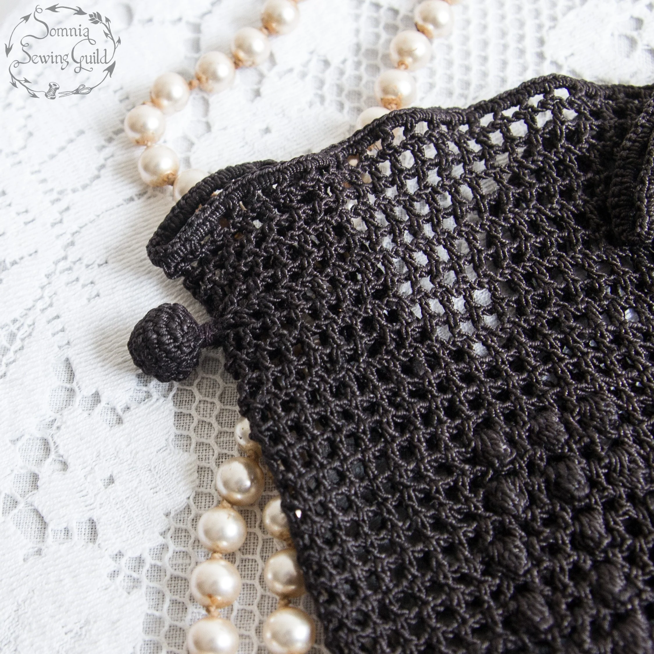 somnia-sewing-guild-gloves-vintage-black-001-26-05-15-03.jpg