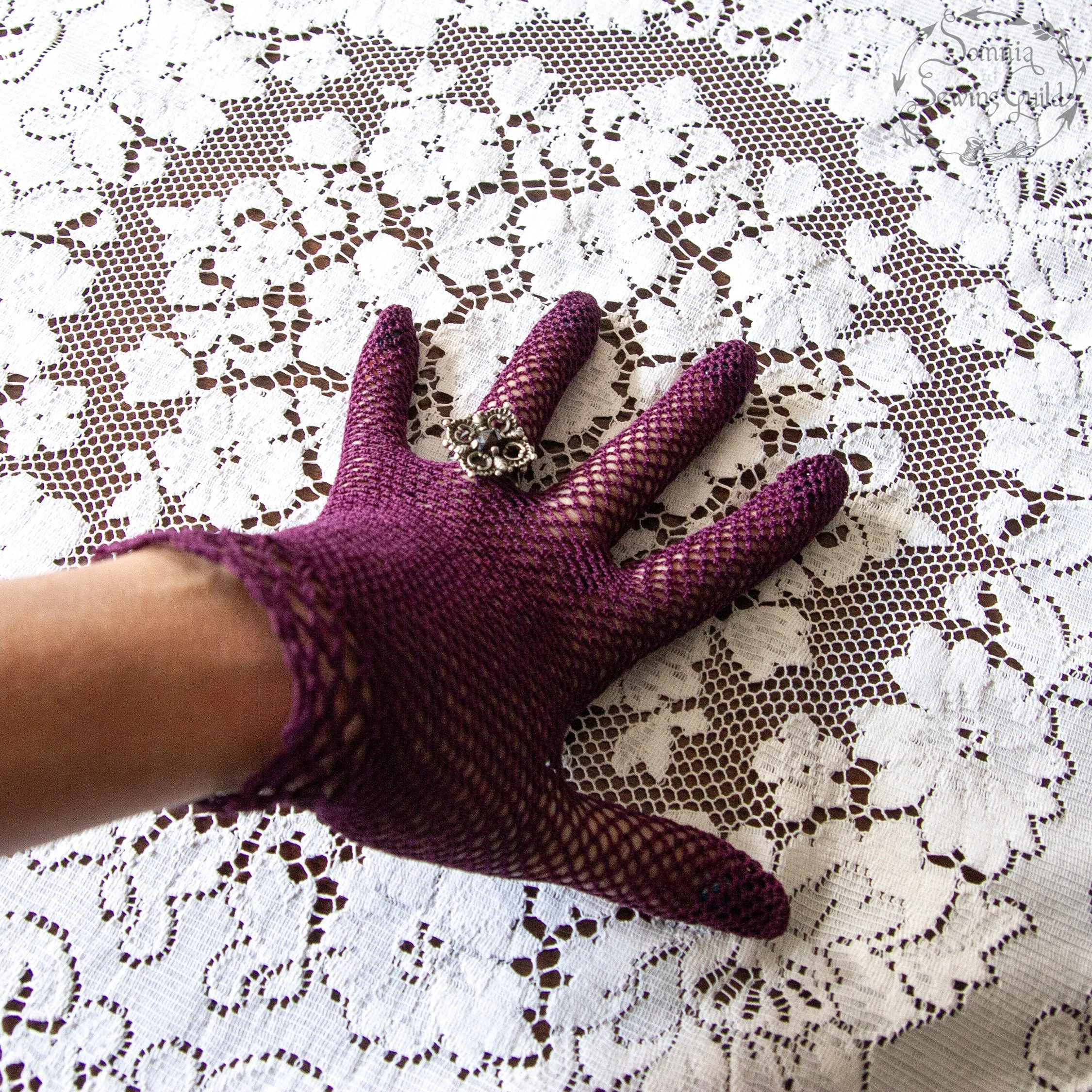 somnia-sewing-guild-gloves-vintage-purple-010-26-08-07-08.jpg