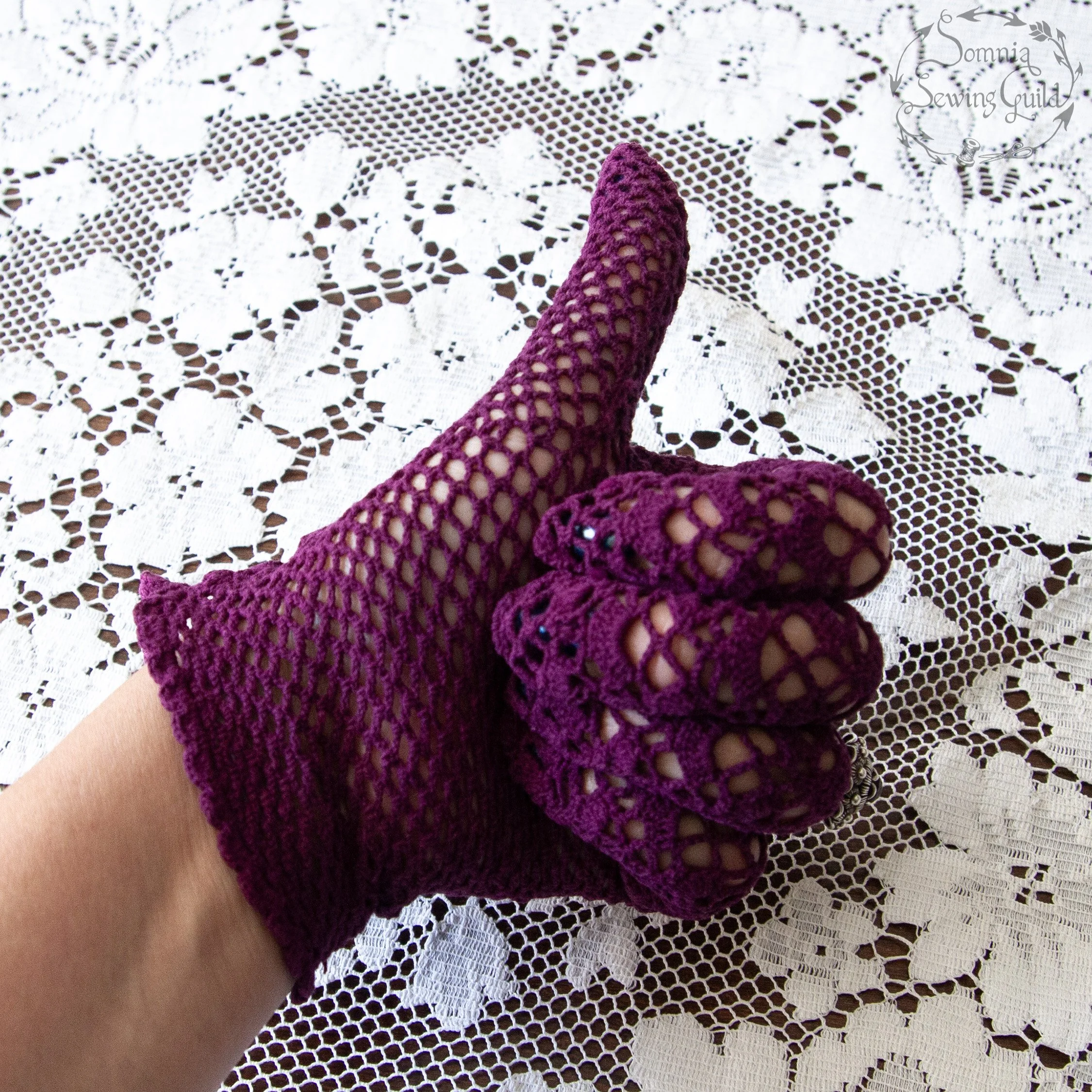 somnia-sewing-guild-gloves-vintage-purple-009-26-08-07-10.jpg