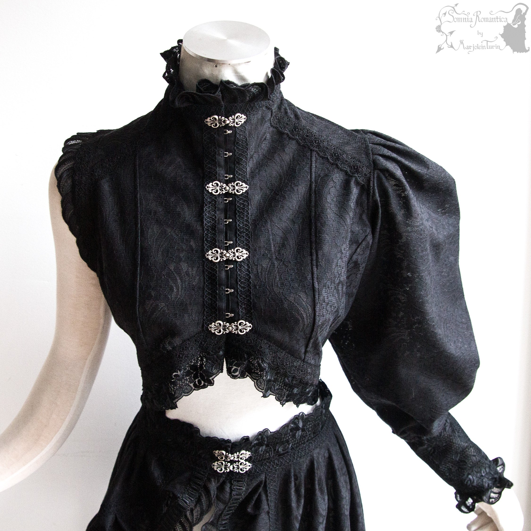 2512TPLBK36-somnia-romantica-marjolein-turin-2025-12-dec-11-01.jpg