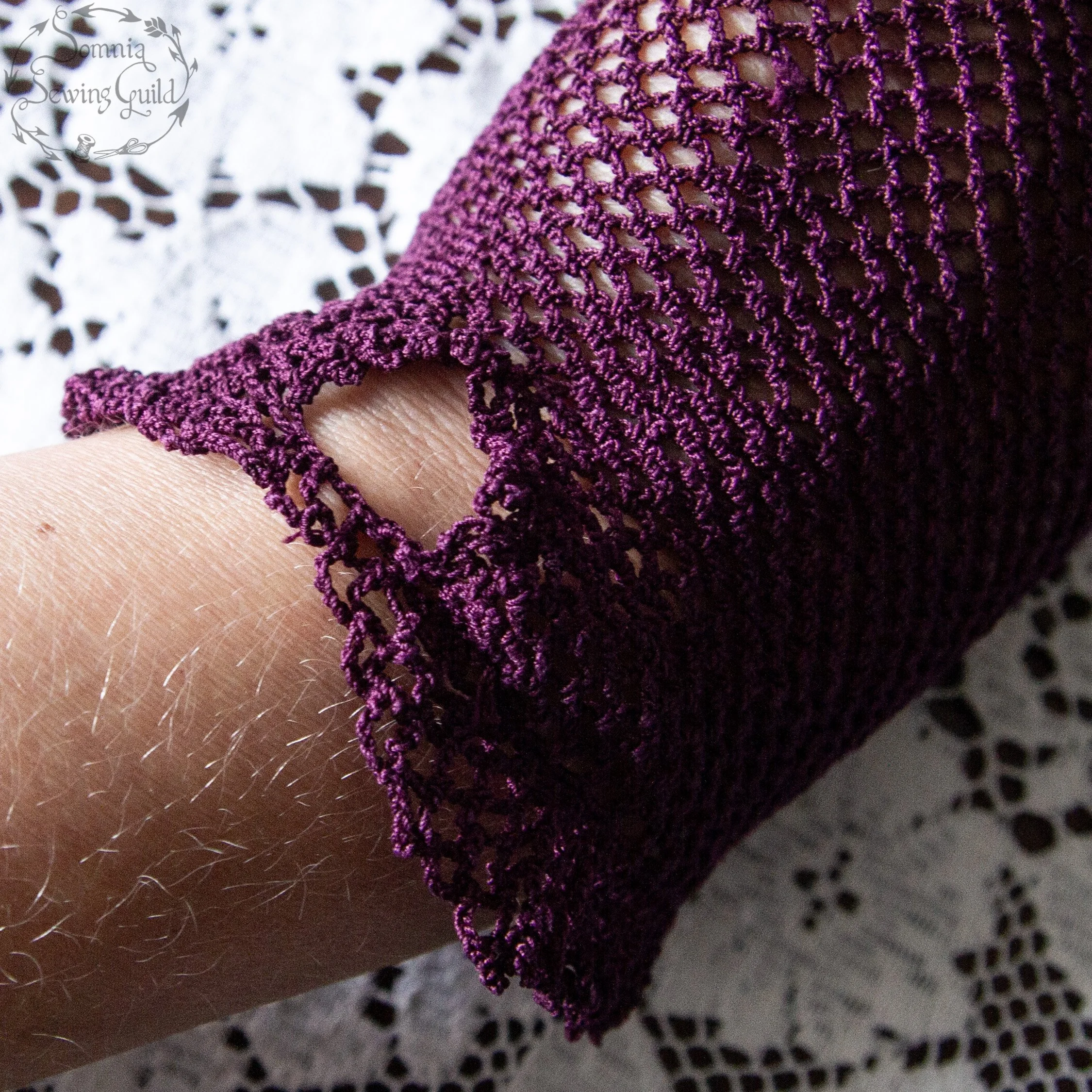 somnia-sewing-guild-gloves-vintage-purple-011-26-08-07-09.jpg