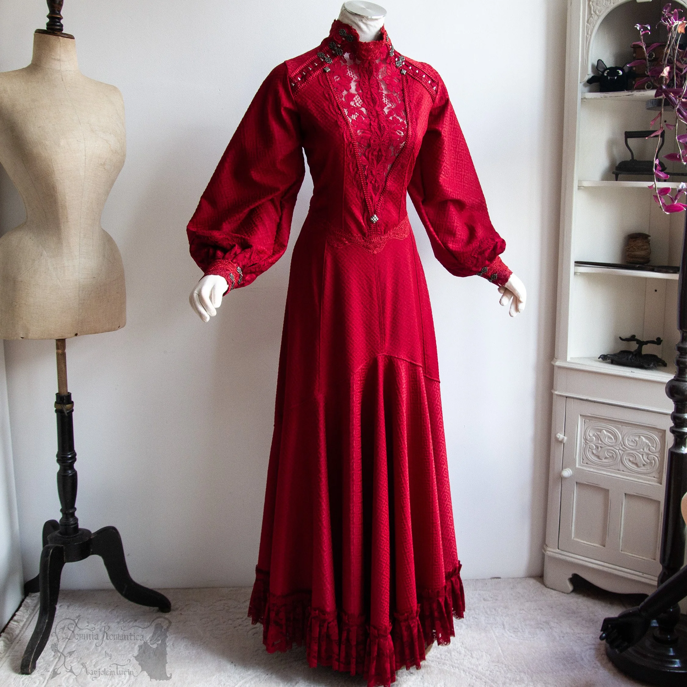 Red gown, jacquard vintage lace, S-M, sundry designs 2026