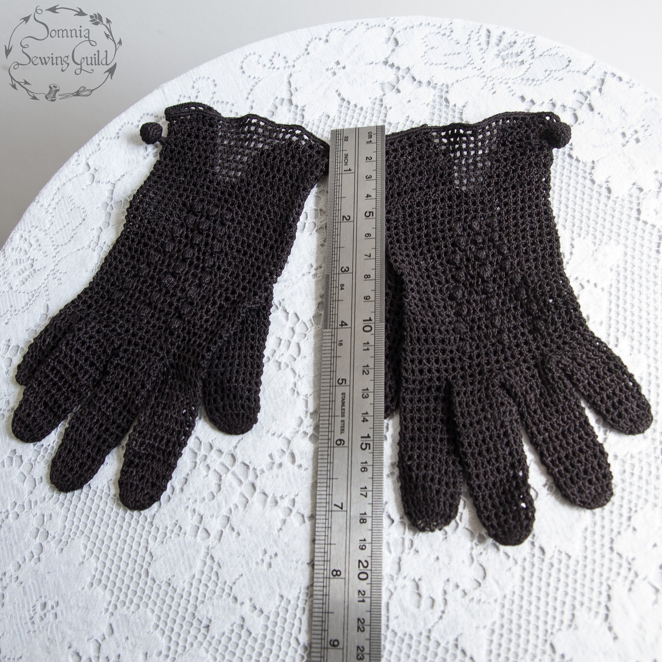 somnia-sewing-guild-gloves-vintage-black-001-26-05-15-08.jpg