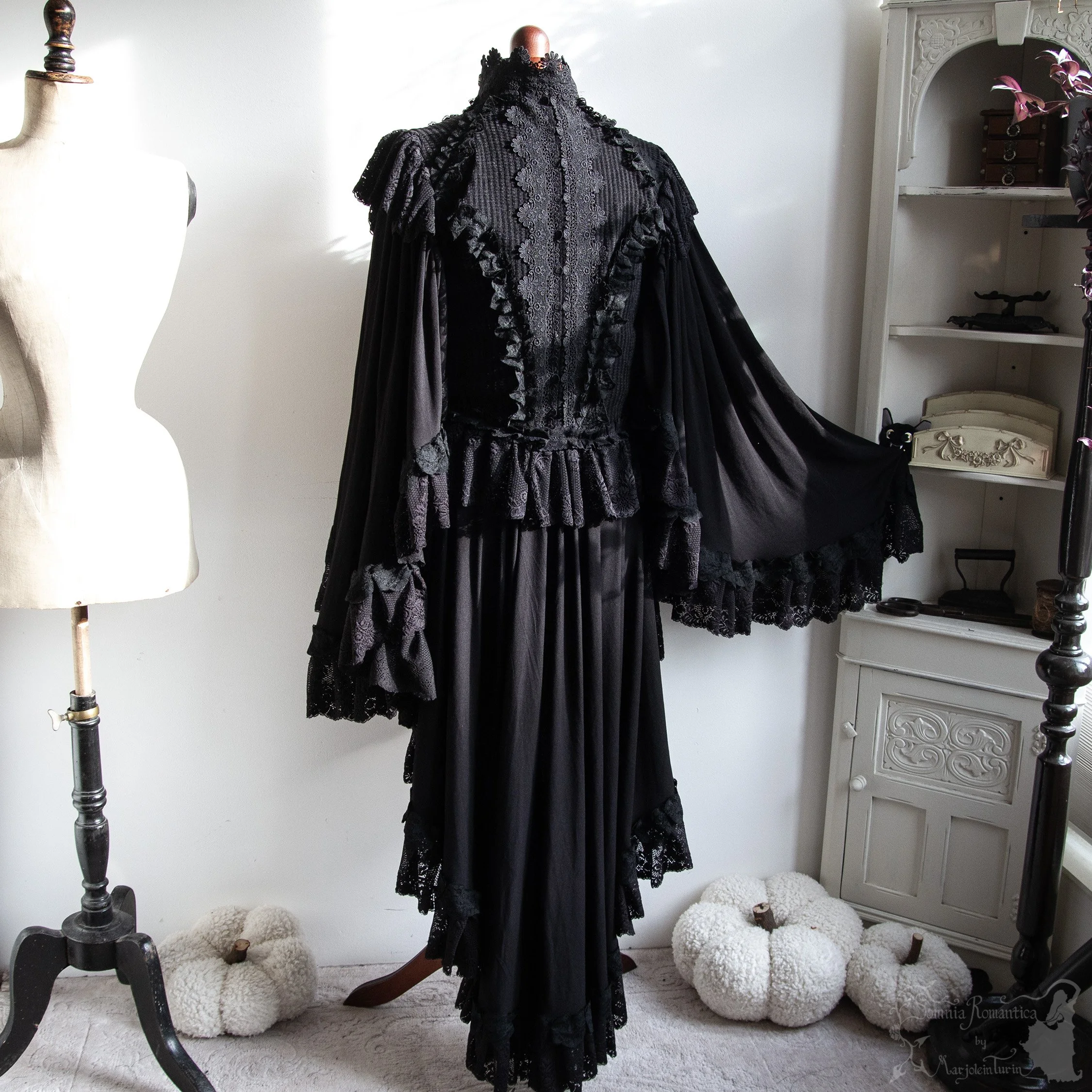 somnia-romantica-2609WALBK42-2026-09-sep-15-10.jpg
