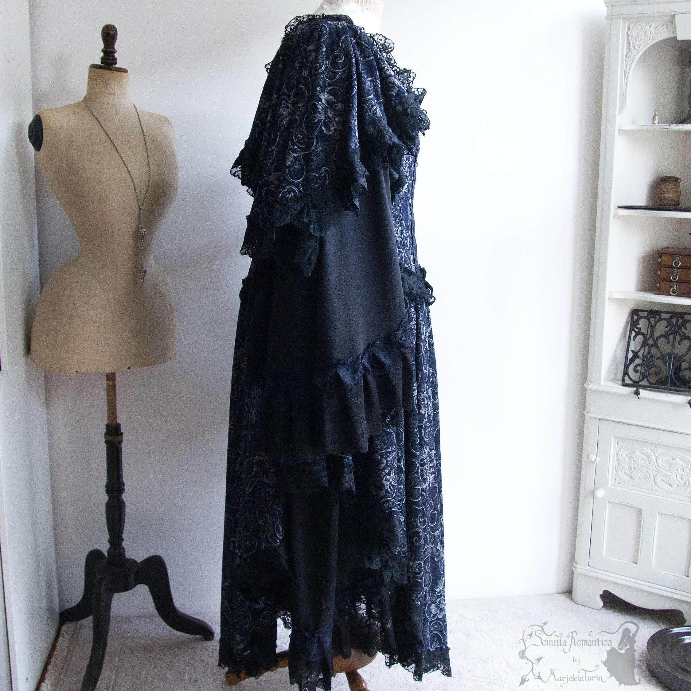 2412DRLBKBL47-somnia-romantica-marjolein-turin-2024-12-dec-05-22.jpg