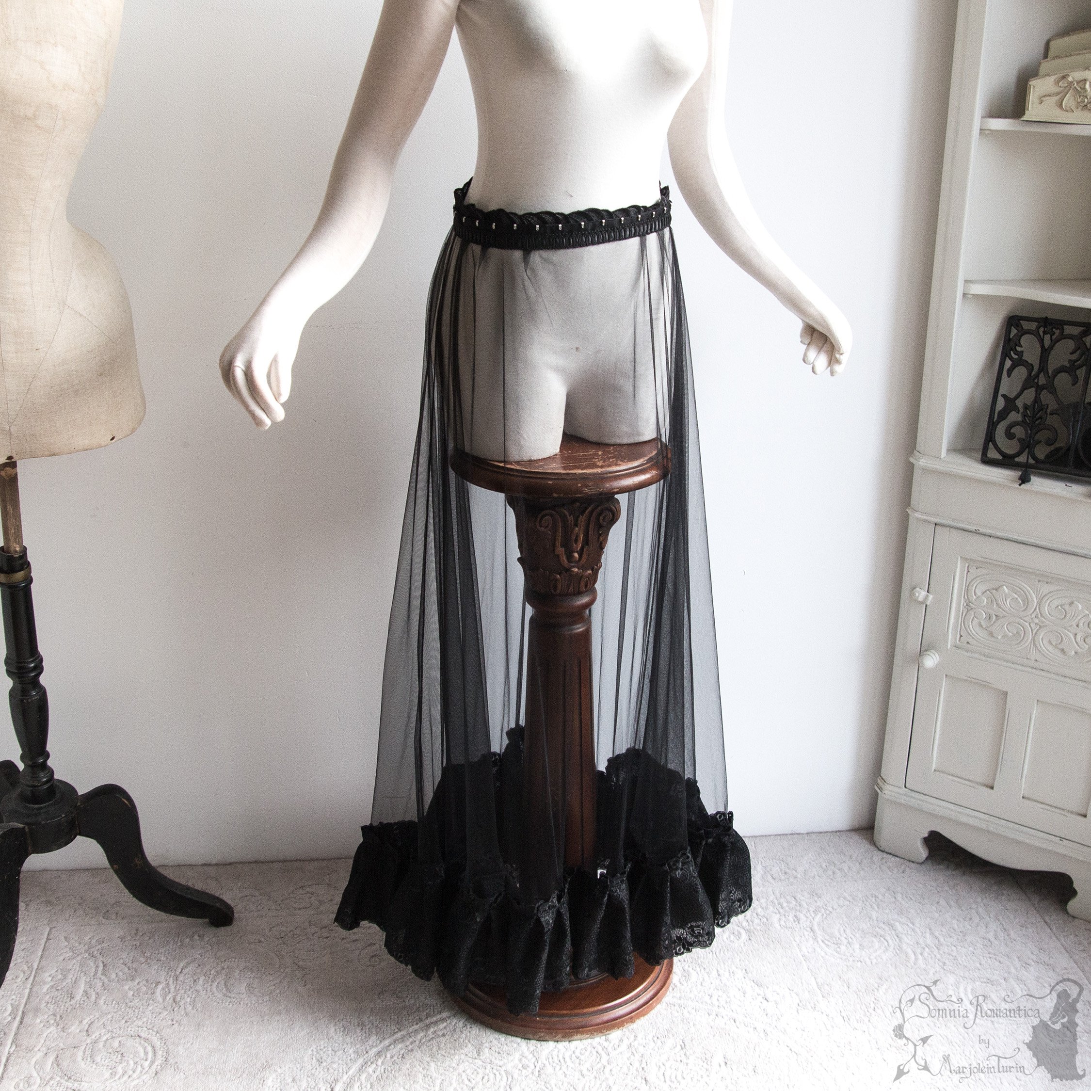 2512TPLBK36-somnia-romantica-marjolein-turin-2025-12-dec-11-15.jpg