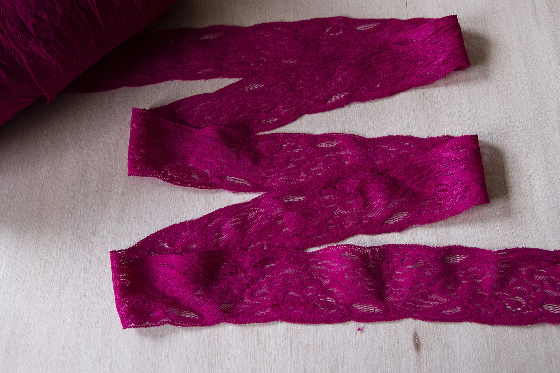 11 yards (10 meter) Dark pink vintage stretch lace, width 1 5/8 inch (4 cm)