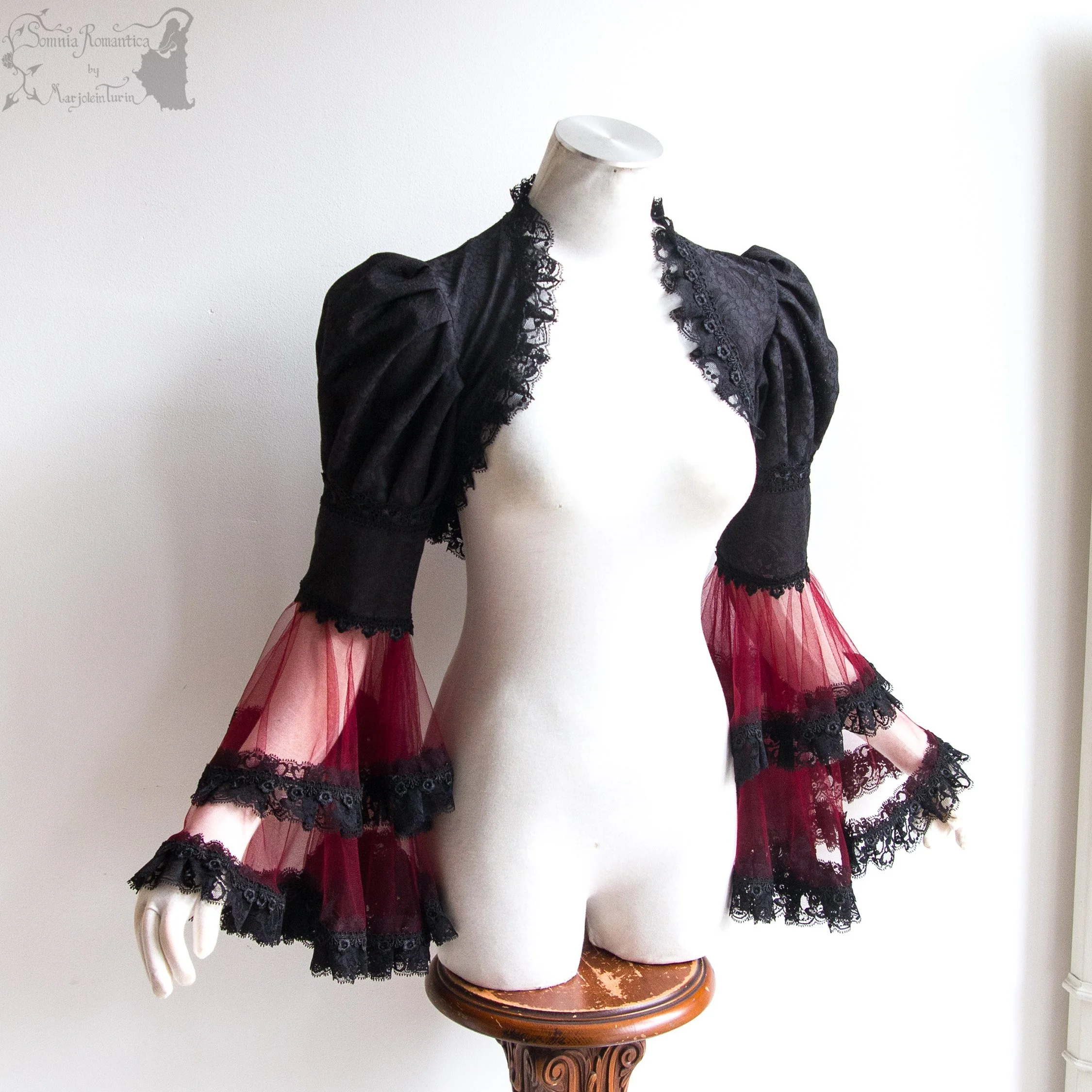 Shrug black red, S, sundry designs 2026