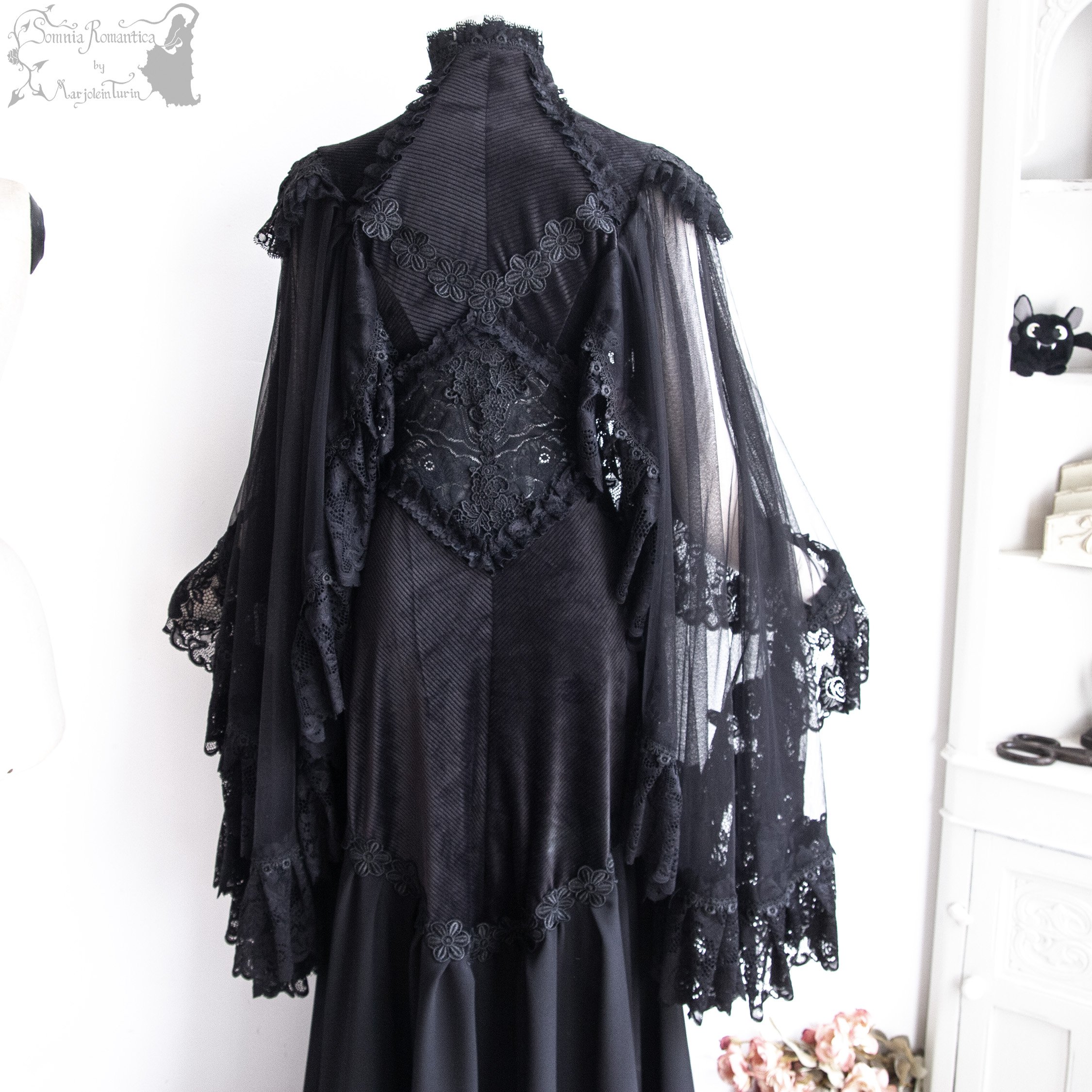 somnia-romantica-2610DRLBK37-2026-10-okt-06-18.jpg