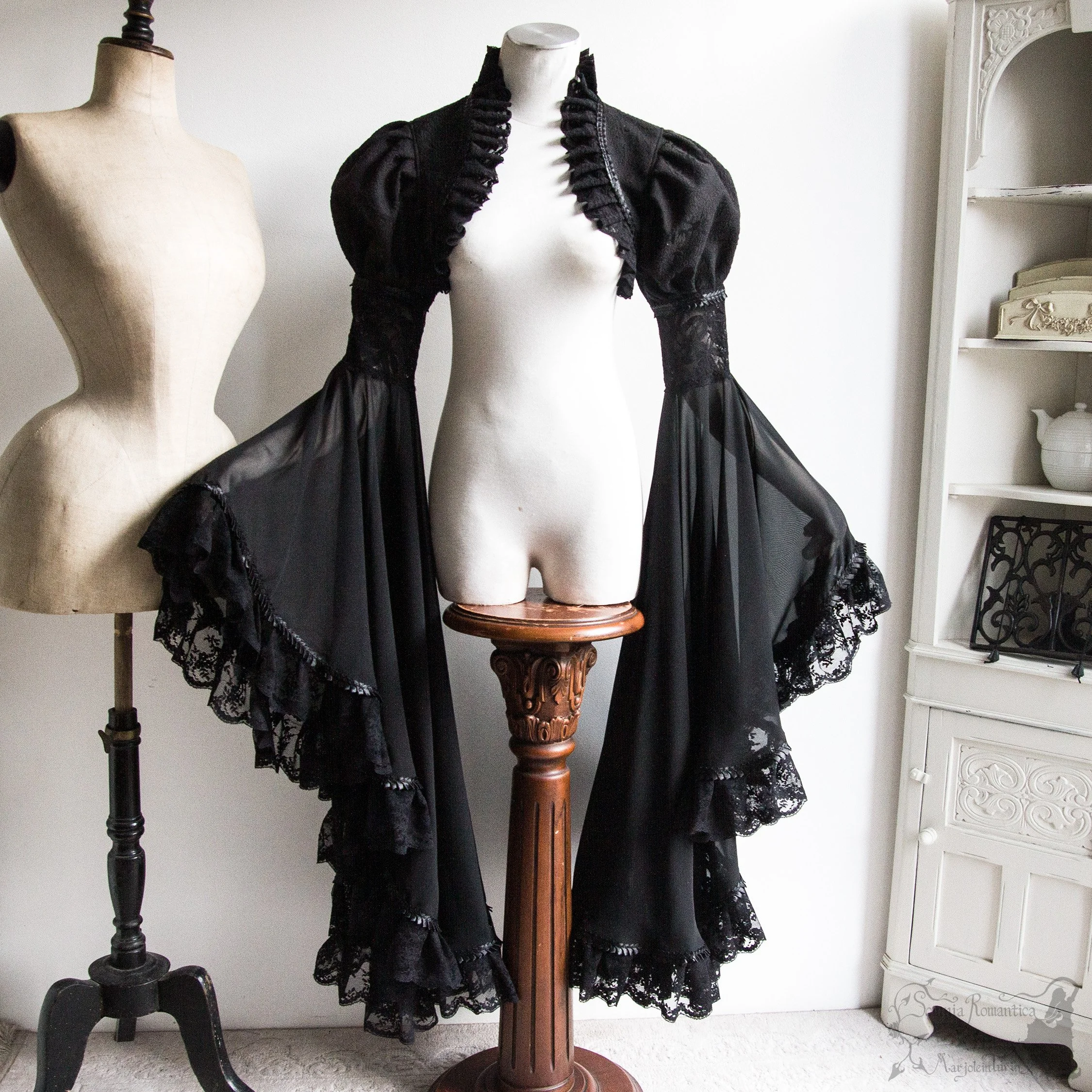 2511SHXBK37-somnia-romantica-marjolein-turin-2025-11-nov-20-05.jpg
