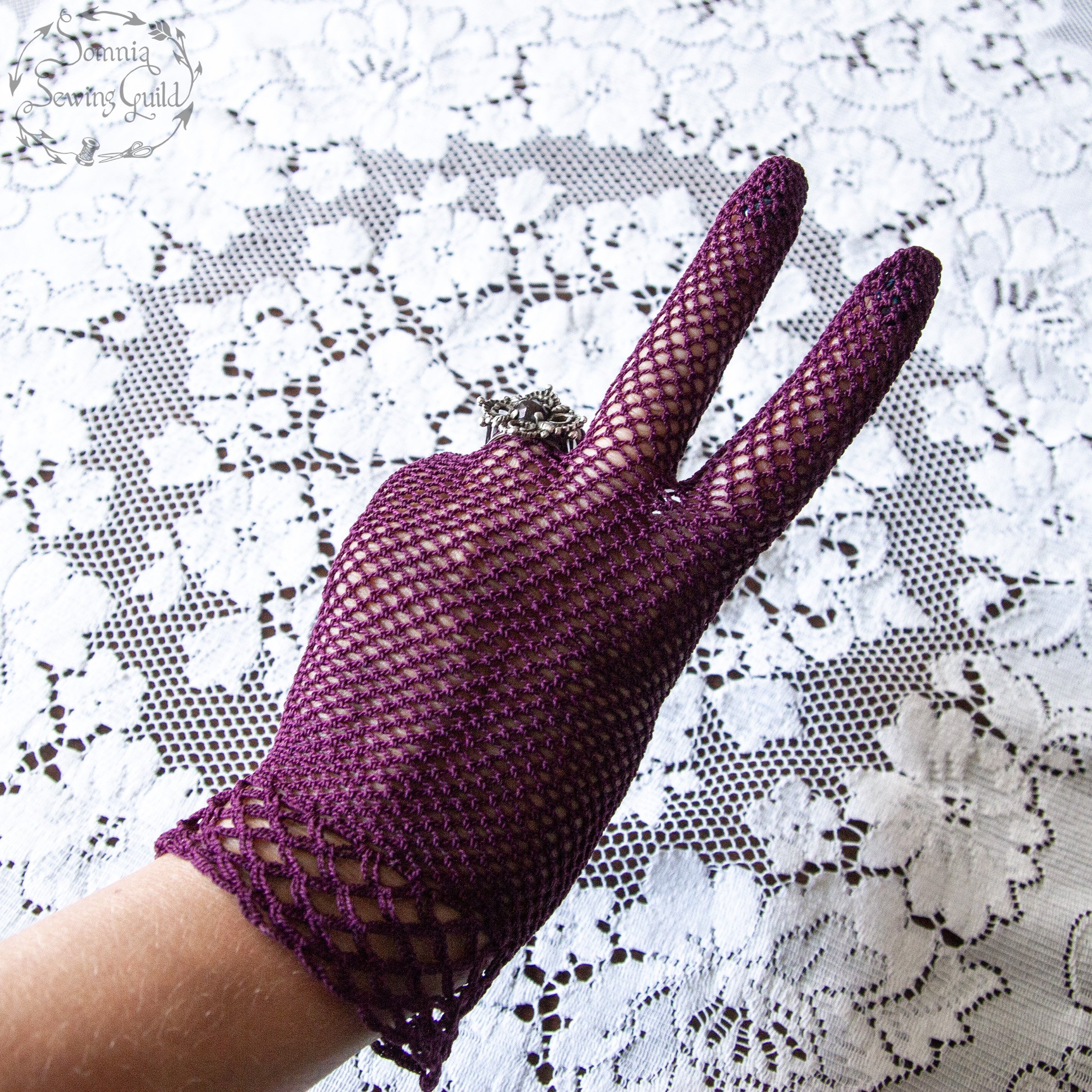 somnia-sewing-guild-gloves-vintage-purple-010-26-08-07-09.jpg