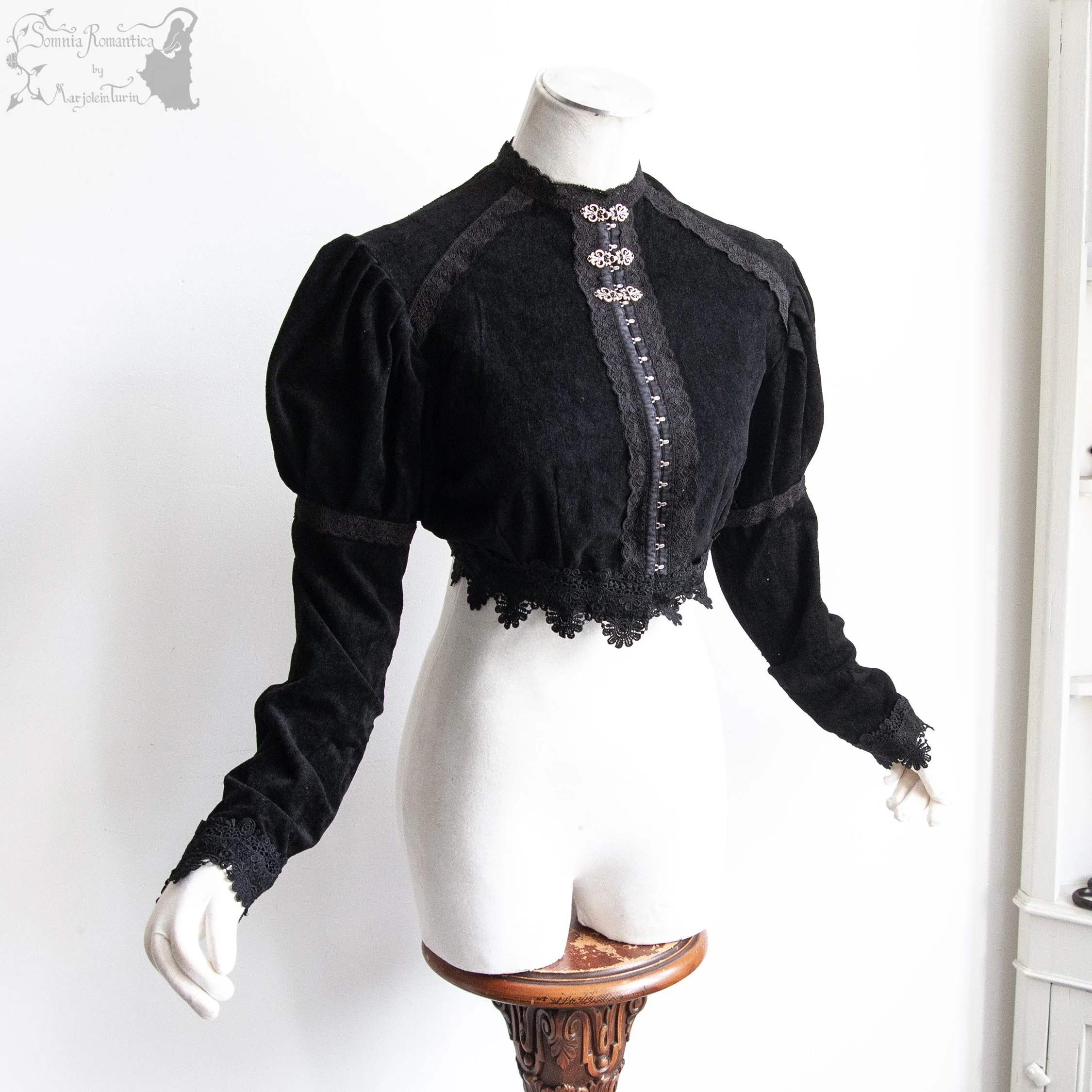 Crop top black, pre loved, S-M, pre-loved Somnia Romantica