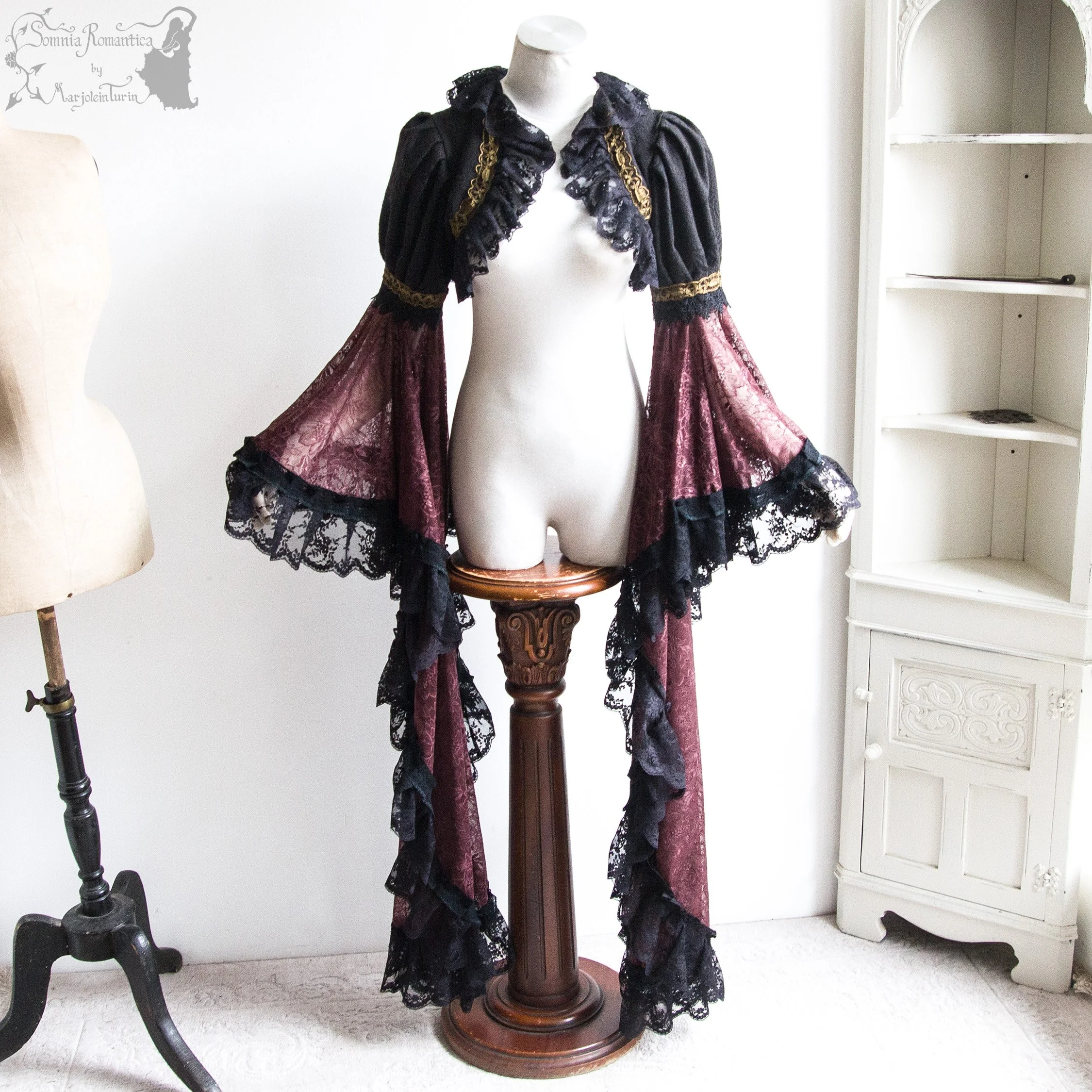 2509SHXBU38gold-somnia-romantica-marjoleinn-turin-2025-09-sept-03-13.jpg
