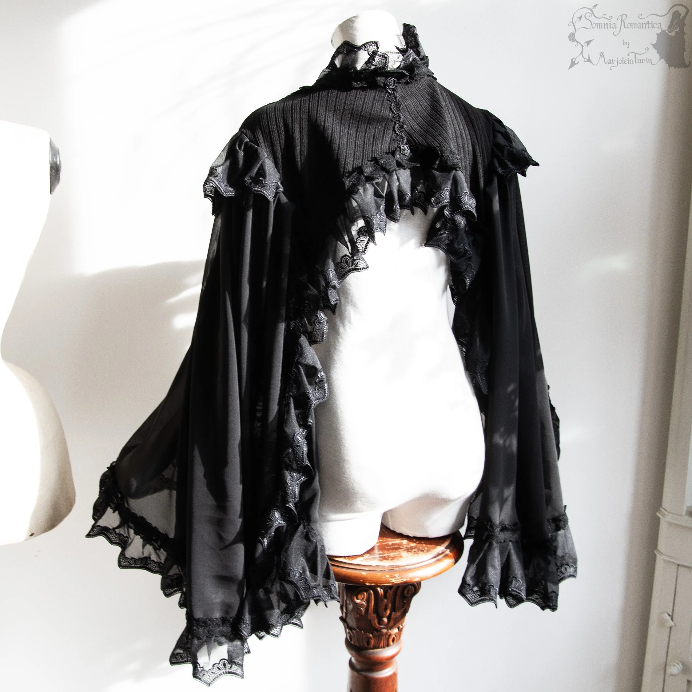 somnia-romantica-2609SHLBK42-2026-09-sep-15-07.jpg