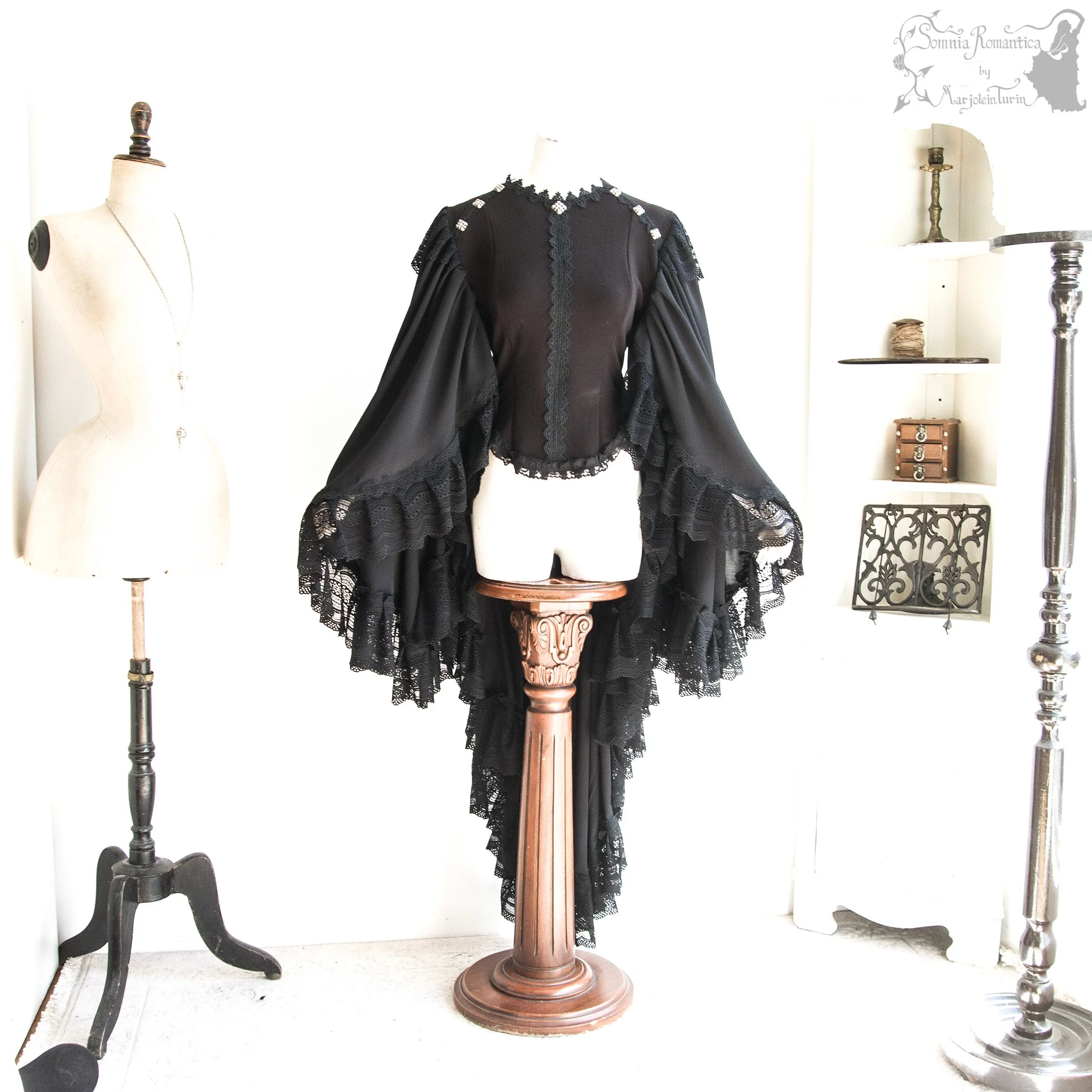 2604ODLBK37-somnia-romantica-marjolein-turin-2025-04-apr-16-09.jpg