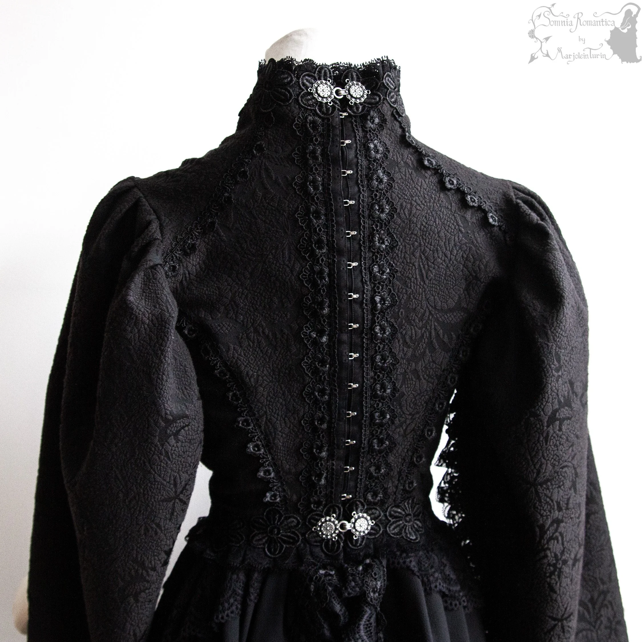 somnia-romantica-2609DRLBK37-2026-09-sep-11-02.jpg