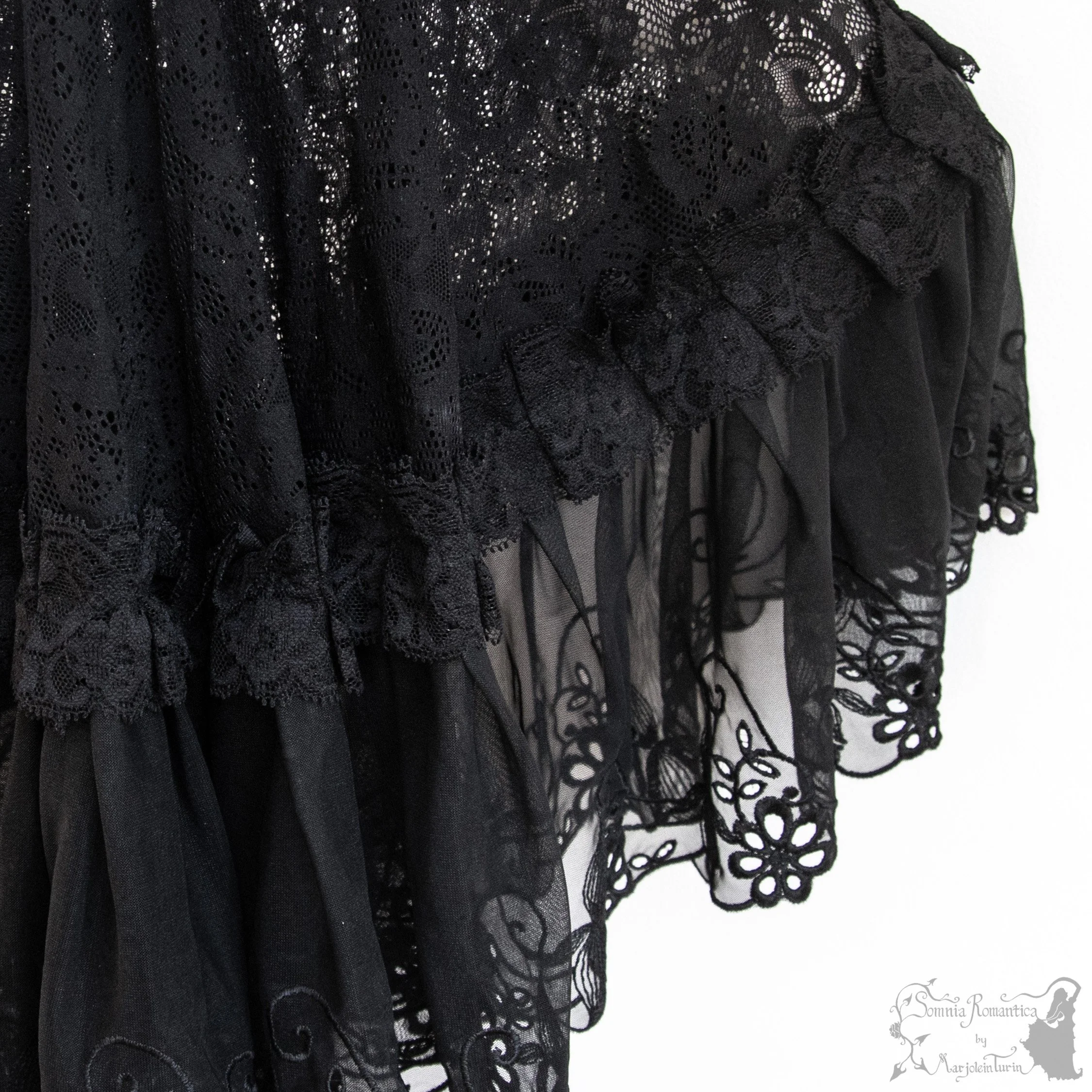 somnia-romantica-2610SHLBK37fl-2026-10-okt-13-05.jpg