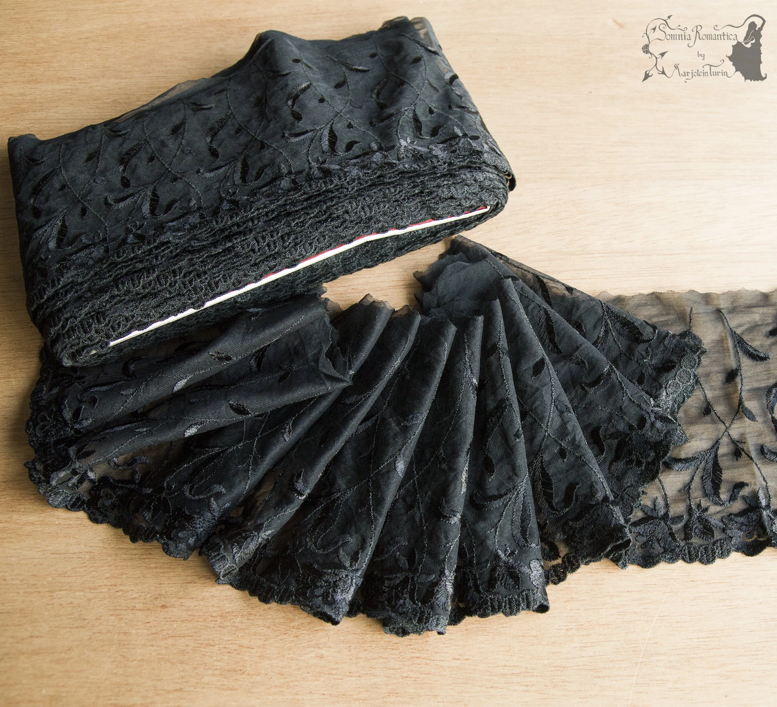 L1903KB-BK-gaas-1zijdig-bloemen-blaadjes-somnia-lace-supplies-2019-03-mar-cover.jpg