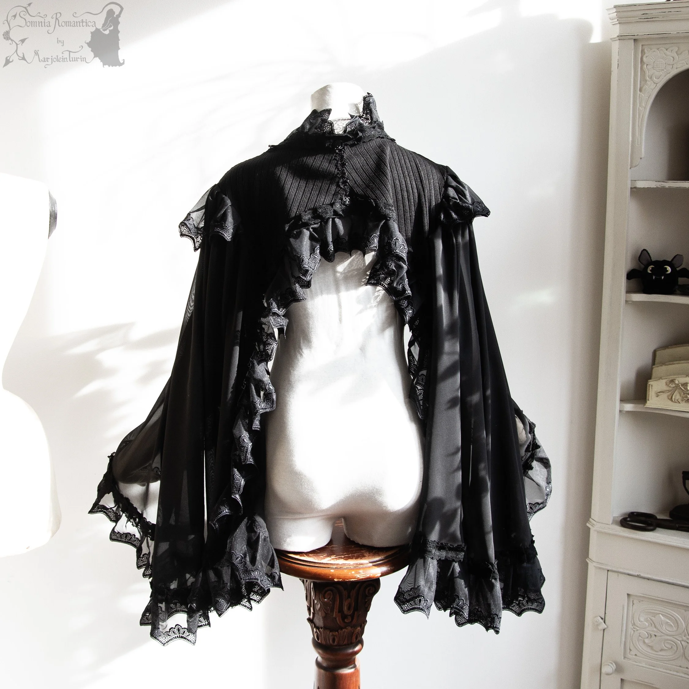 somnia-romantica-2609SHLBK42-2026-09-sep-15-06.jpg