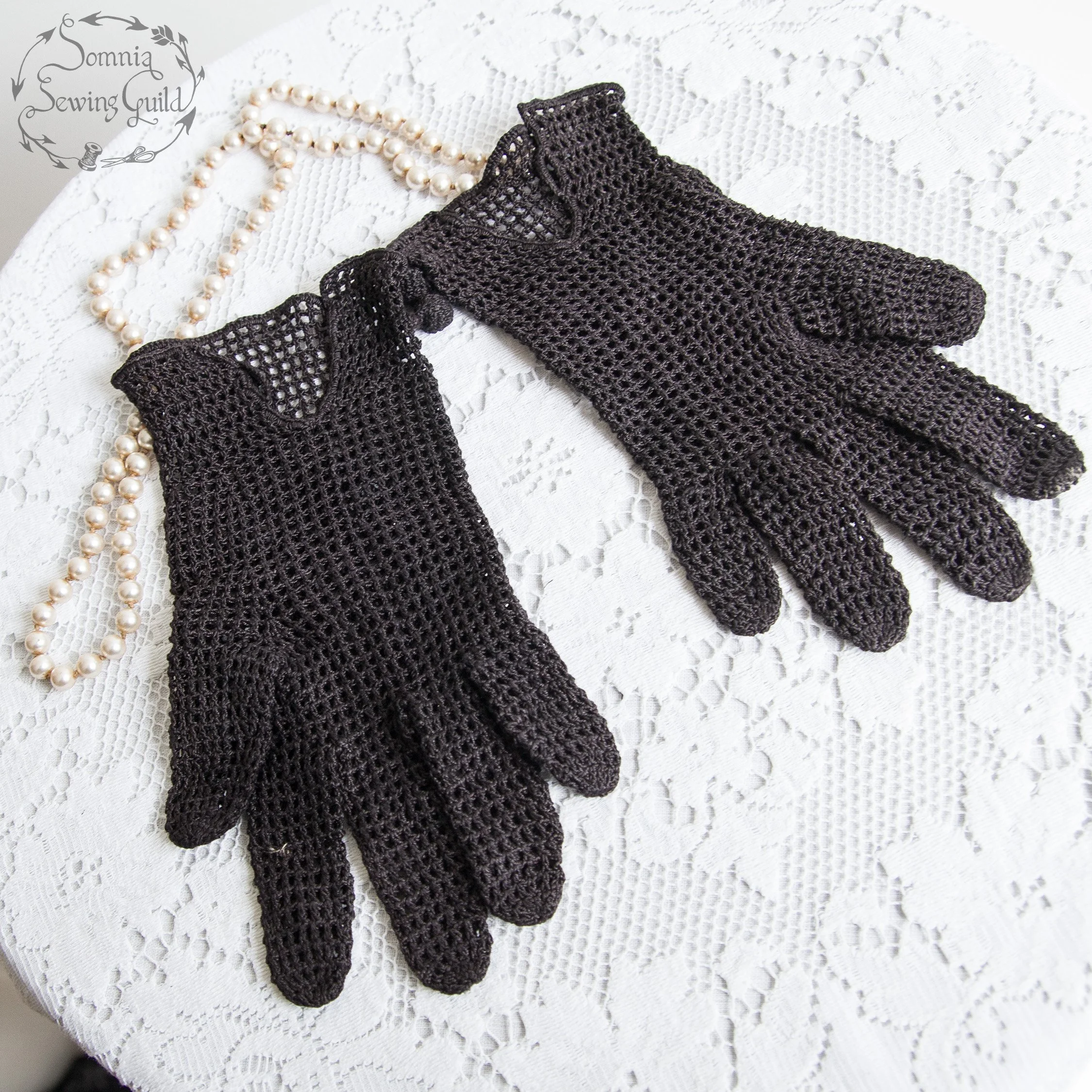 somnia-sewing-guild-gloves-vintage-black-001-26-05-15-05.jpg