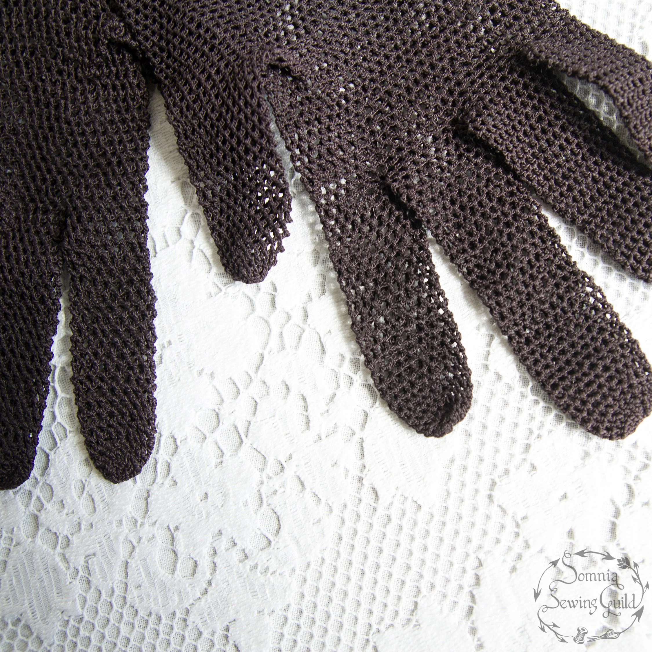 somnia-sewing-guild-gloves-vintage-black-002-26-05-15-03.jpg