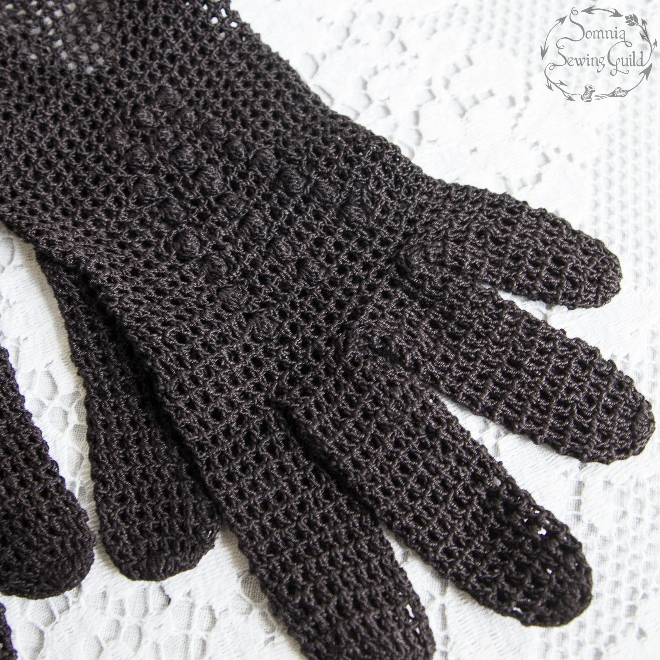 somnia-sewing-guild-gloves-vintage-black-001-26-05-15-04.jpg
