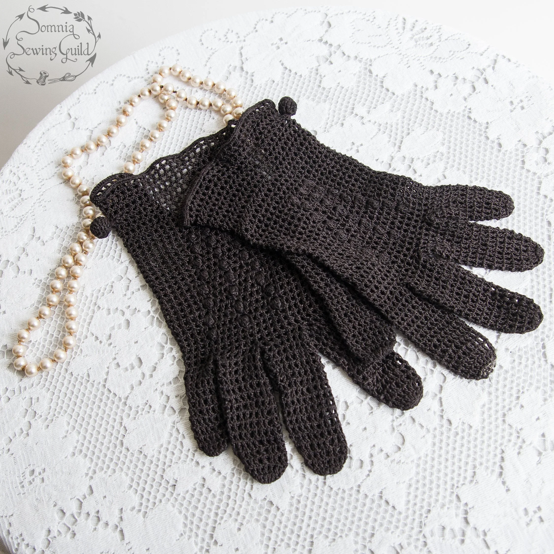 somnia-sewing-guild-gloves-vintage-black-001-26-05-15-06.jpg
