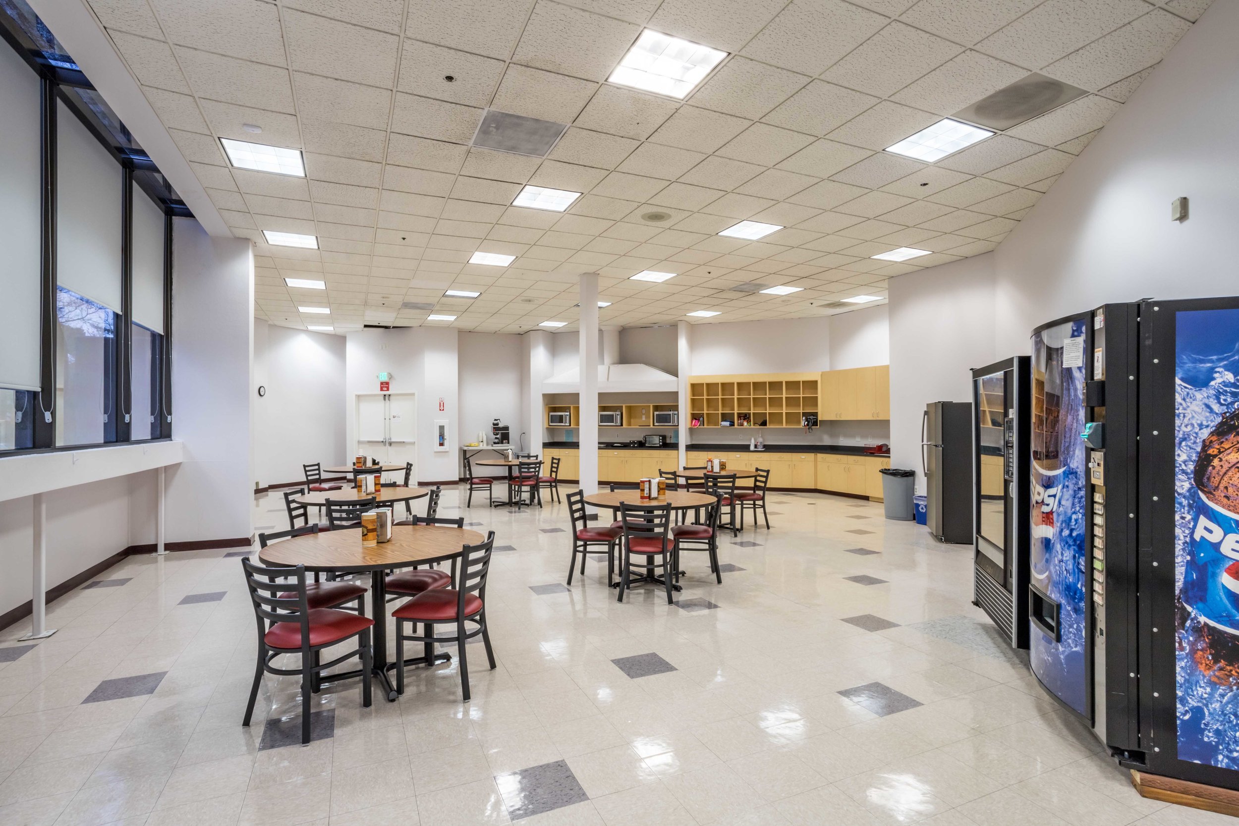 Alom-17(cafeteria).jpg