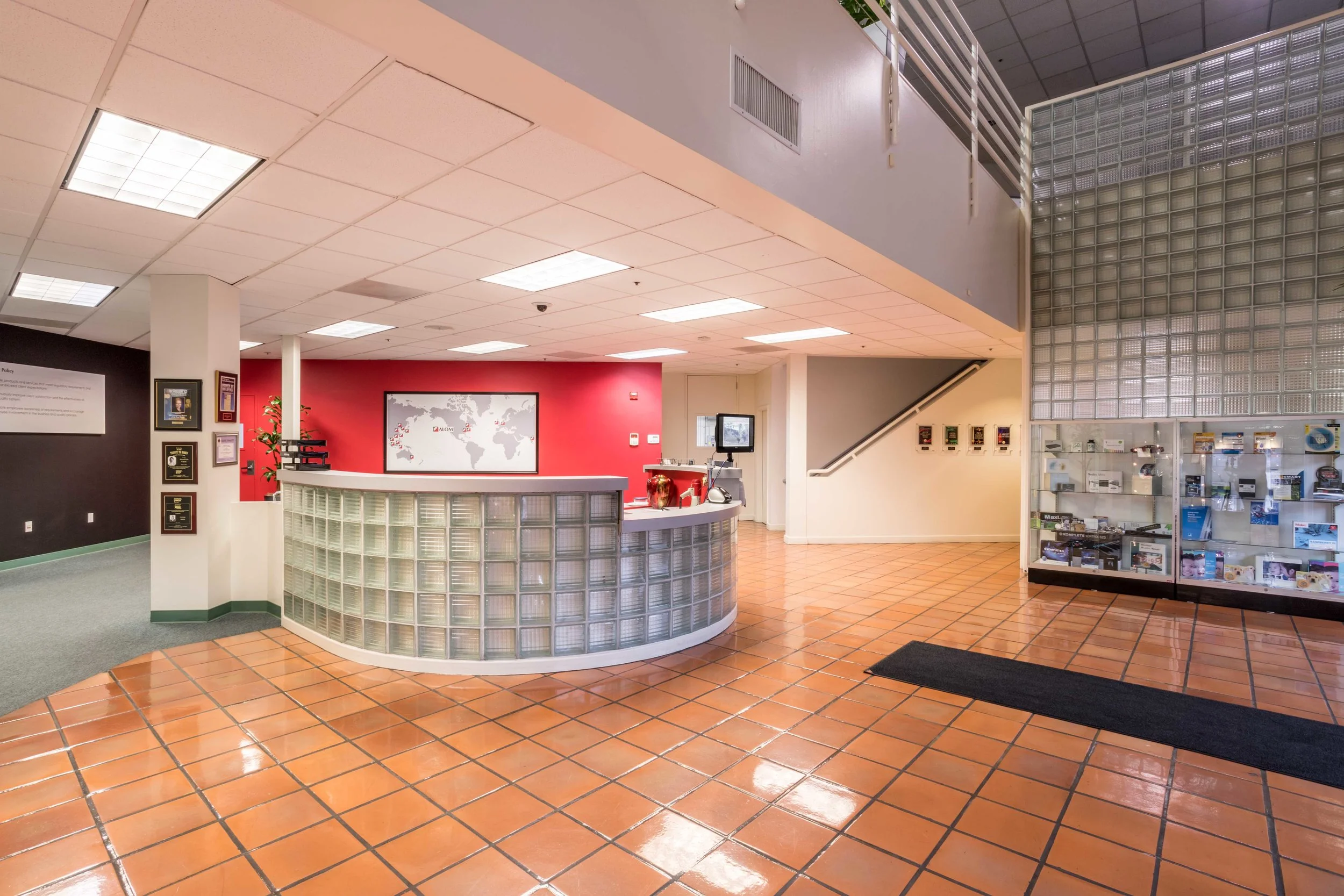 Alom-24(lobby#2).jpg