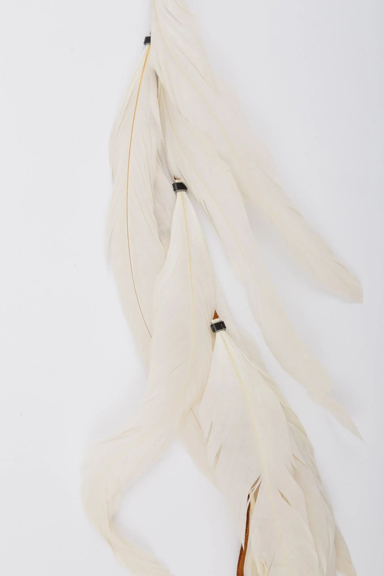 beatrice-feather-hair-clip-detail-1.jpg