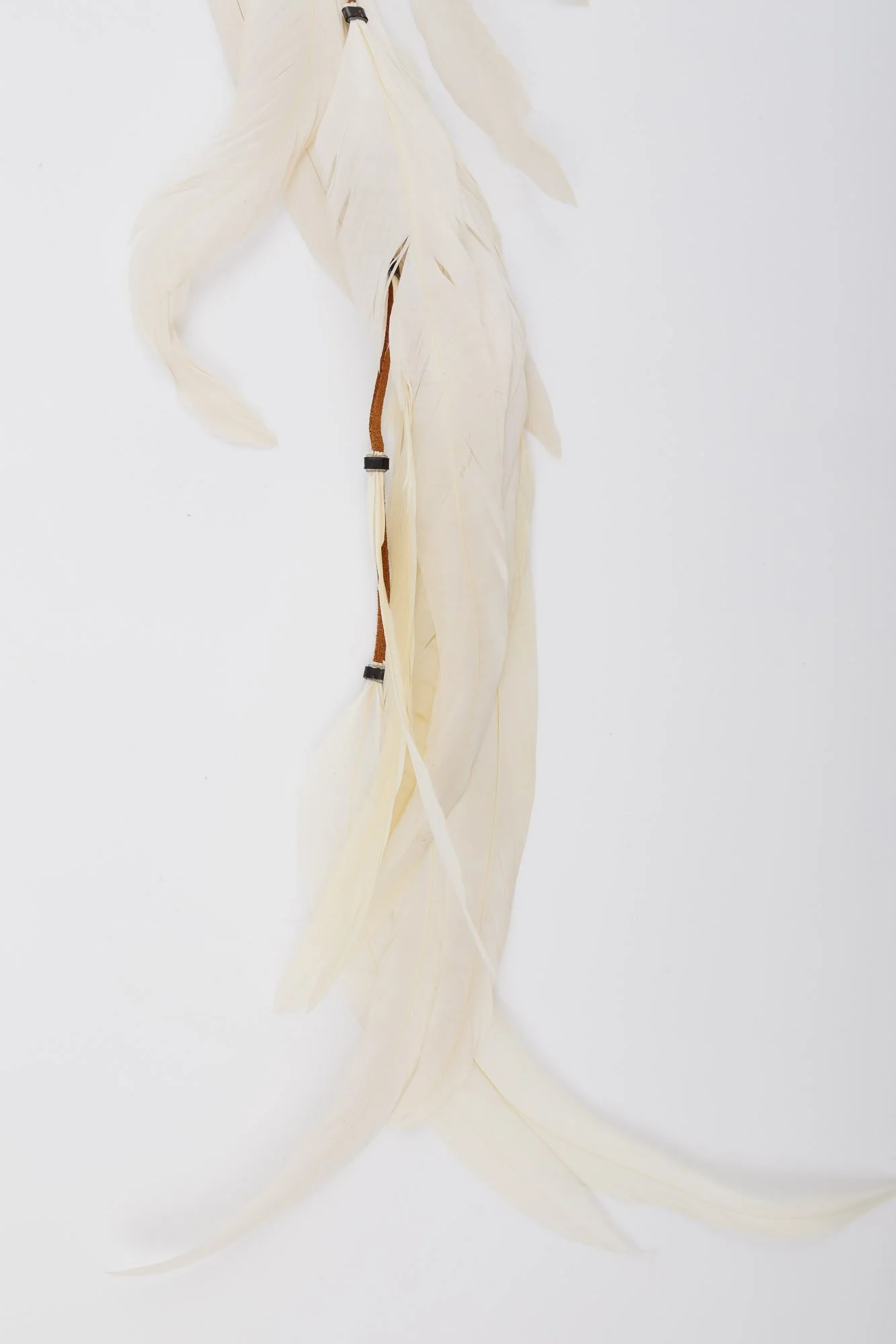 beatrice-feather-hair-clip-detail-2.jpg