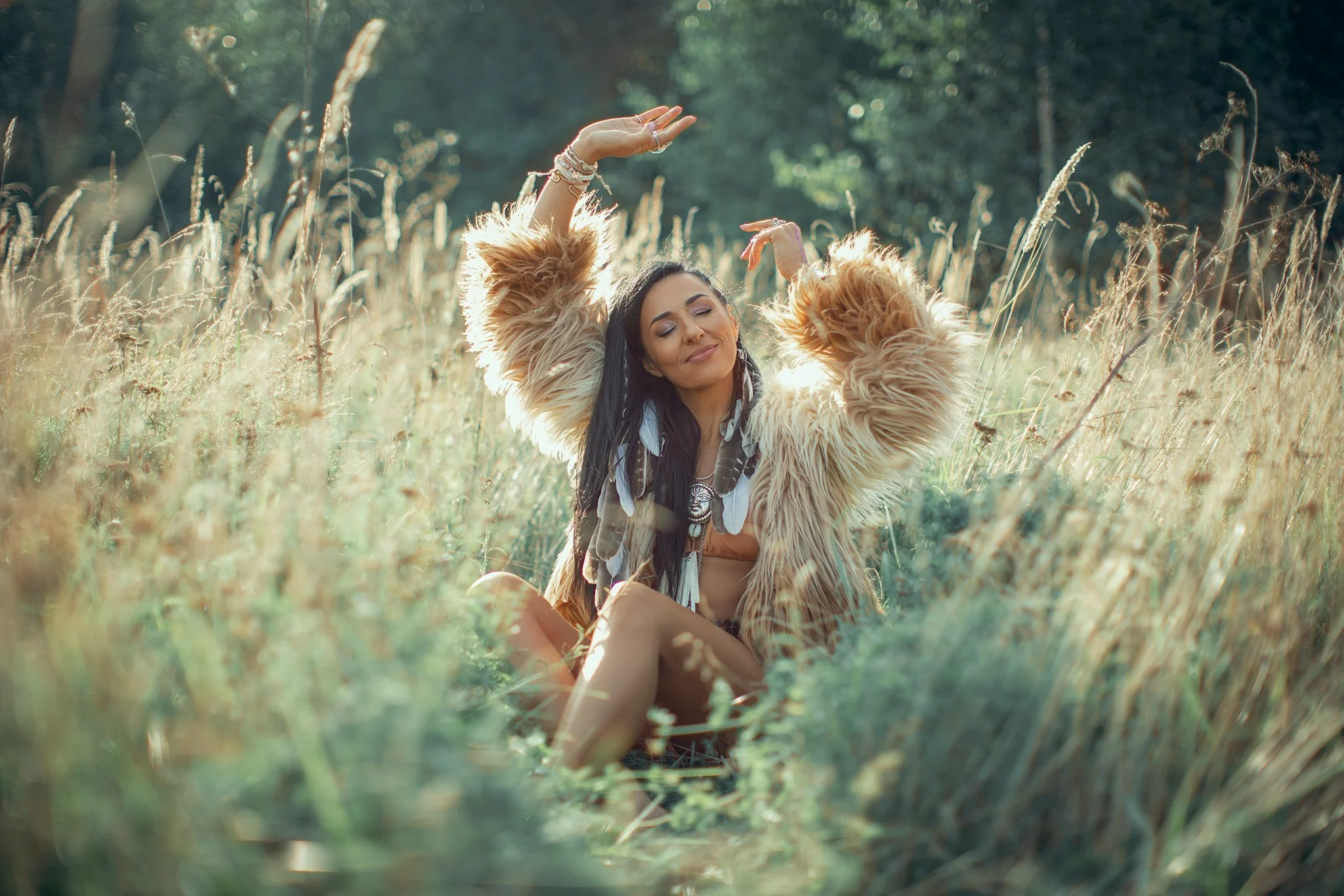 joanna-feather-hair-clip-lifestyle.jpg