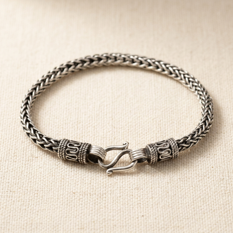 braided-bracelet---ibiza-lifestyle.png