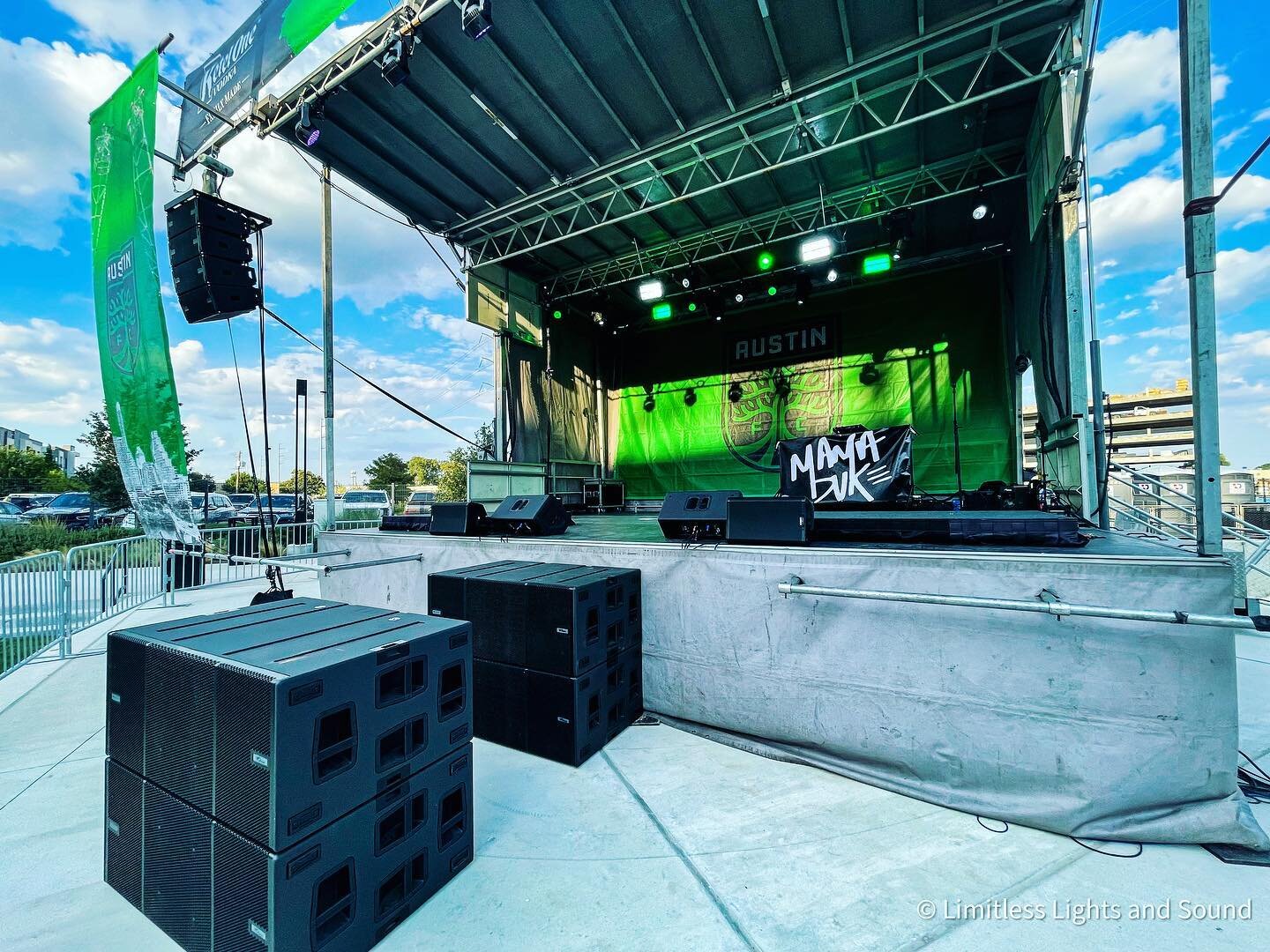 Good times end-firing some subs and blinking some lights for @heardglobal over at Q2 last weekend. This PA config is perfect for this size space. 
. 
AUDIO: 
(4) @dbtechnologies VIO S218 subs 
(8) @dbtechnologies VIO L210 tops 
(1) @allenandheath SQ6