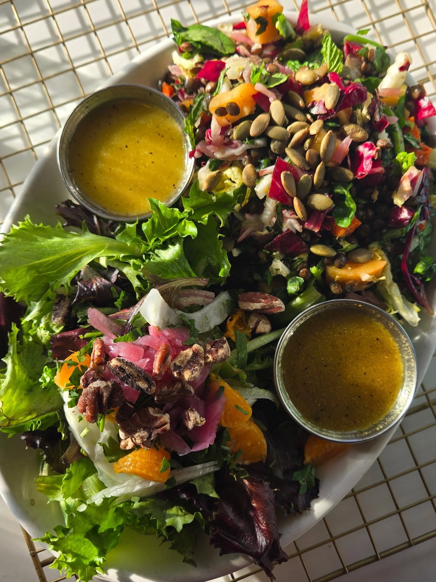 🙏Bundle up and beat the Toronto chill with our Be Light Combo: the perfect light, vibrant duo straight from our winter menu!

🩵Roasted Root Vegetable Salad &ndash; Maple-roasted carrots &amp; parsnips, hearty French lentils, watercress, Napa cabbag