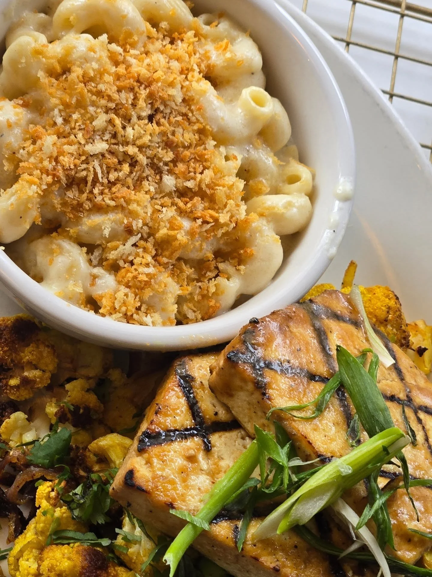 The combo you didn&rsquo;t know you needed&hellip; but now you won&rsquo;t stop craving.

Vegetarian comfort food done right &ndash; hearty, flavorful, and 100% satisfying.

📍Mary Be Kitchen, 21B St. Clair Avenue West, Toronto

See you soon!

#EatDr