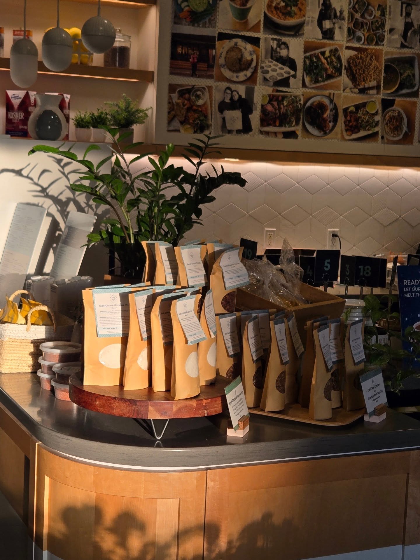 Sunset magic at Mary Be 🌅✨

Golden sun rays hitting our homemade goodies just right:
Pecan Coconut Granola, fluffy Pancake Mix, and crispy Oat &amp; Seed Crackers🫶

Come grab yours before they catch the last light (and before we close tonight)!

📍