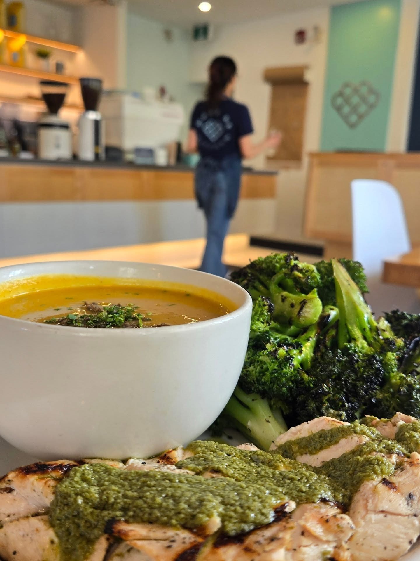 Just a few more days left for our winter menu! ❄️🥣
Come enjoy our amazing Butternut Squash Soup while you still can &mdash; silky, spiced, and perfect for these last cold days.

Pair it with grilled chicken and grilled broccoli, or go with our Roast