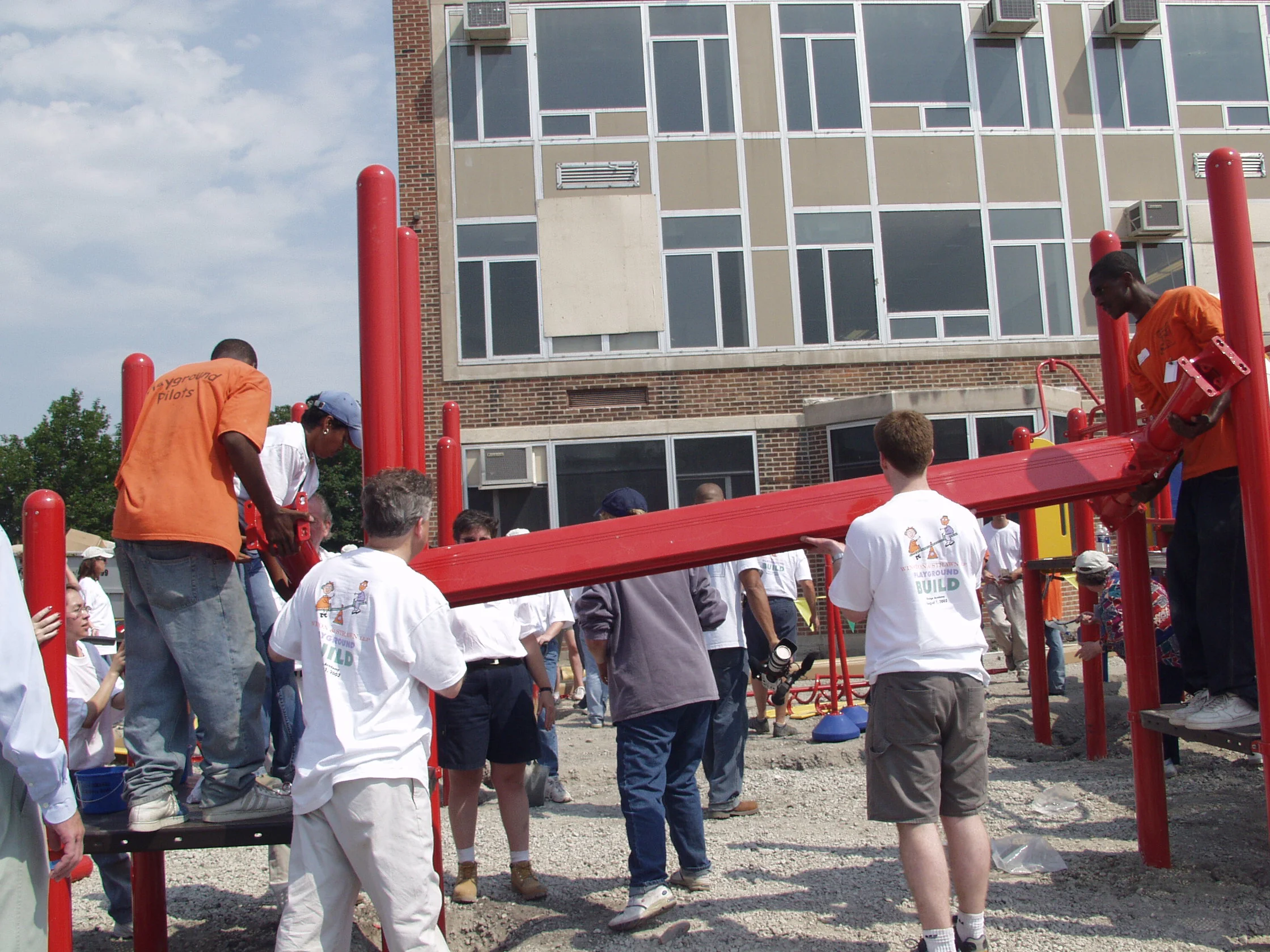 Volunteers building bridge4.JPG