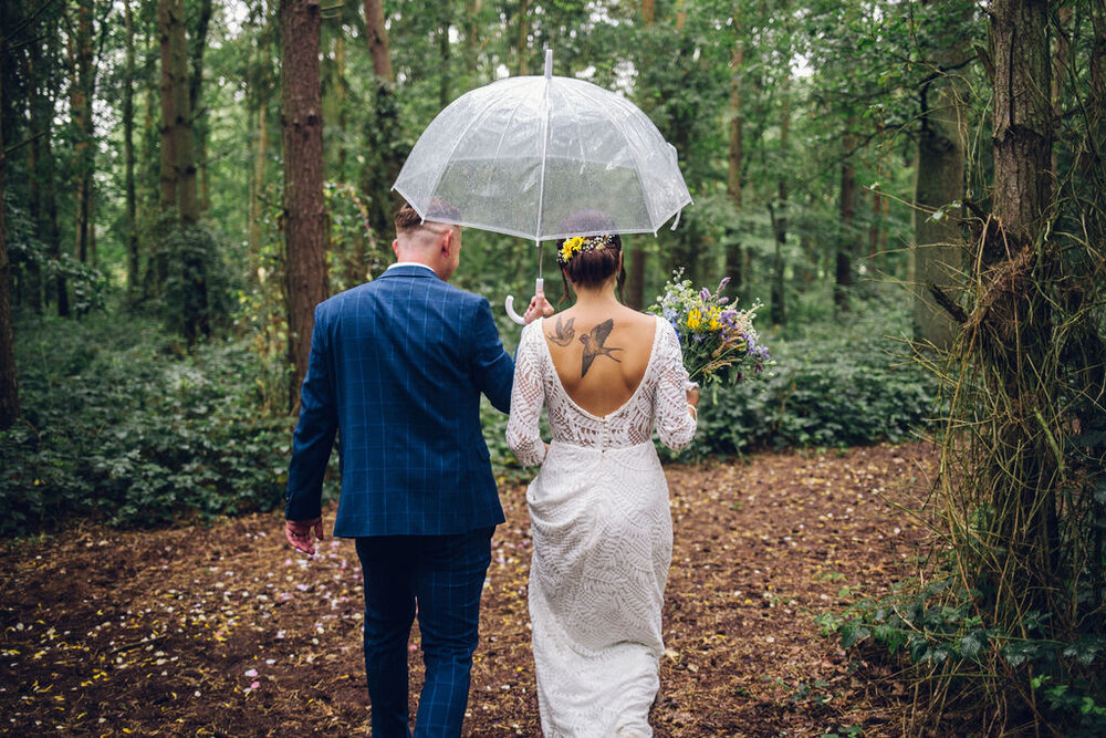 Relaxed Captains Wood Barn Essex Wedding