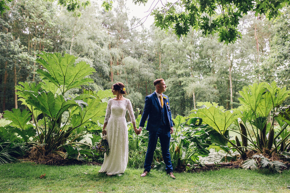 Relaxed Captains Wood Barn Essex Wedding