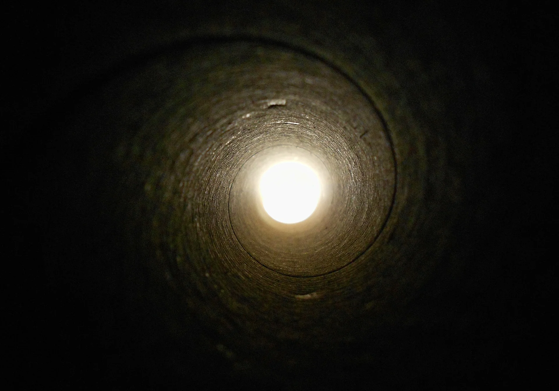 tunnel-20180_1920.jpg