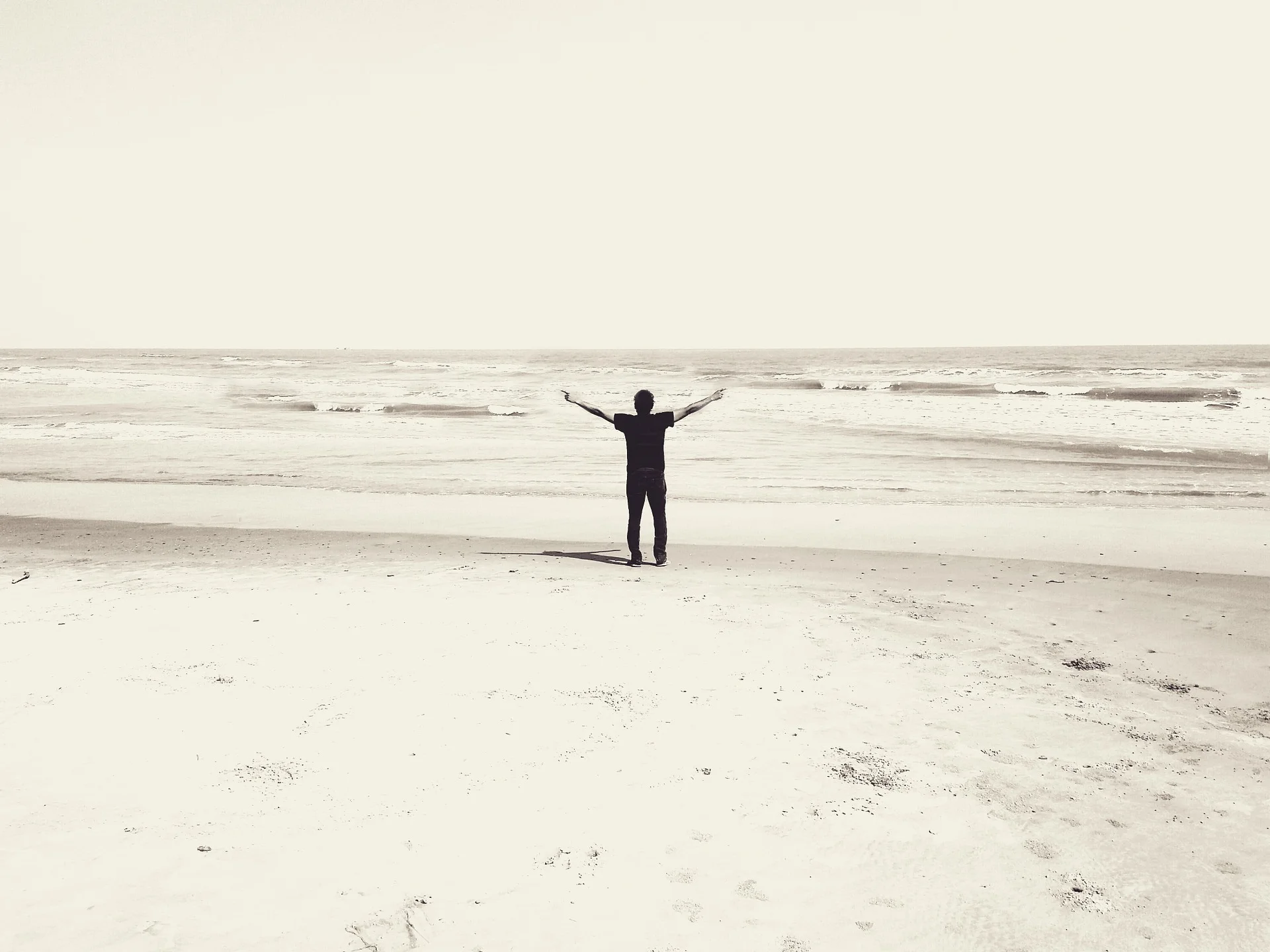beach-1223694_1920.jpg