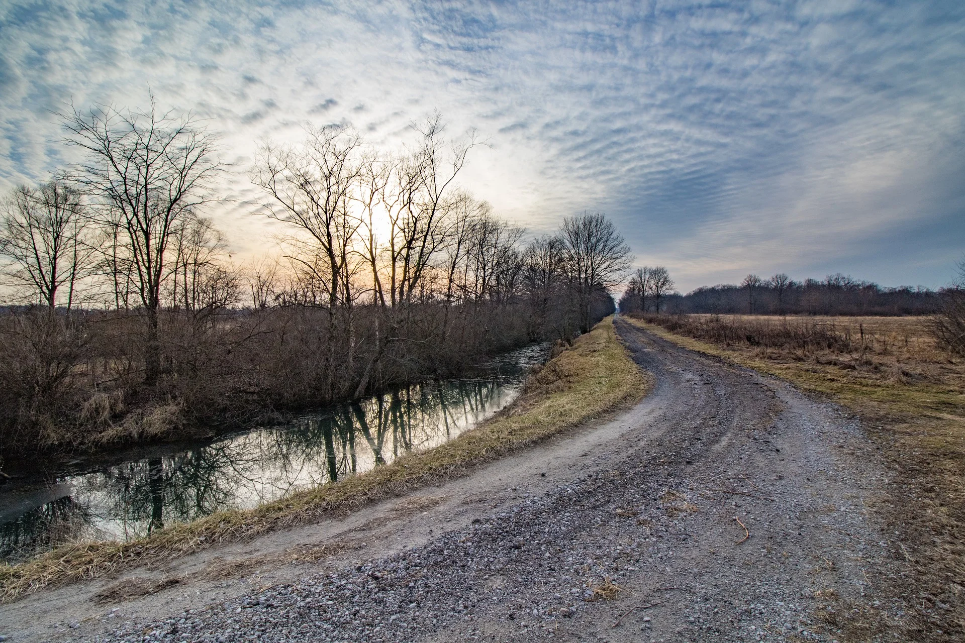 road-2125828_1920.jpg