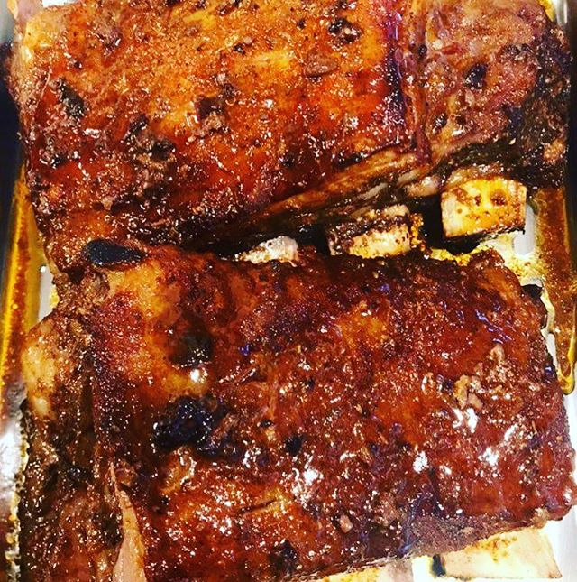 Beef short rib.

24hr marinated dry rub, beer roasted for 8hrs, homemade bbq sauce. Next level. .
.
.
#bbq #slowroasted #american #texmex #cajun #marinated #smoked #beef #meat #shortrib #lowandslow #homemade #food #lovelunch #tastelove #instafood #fo